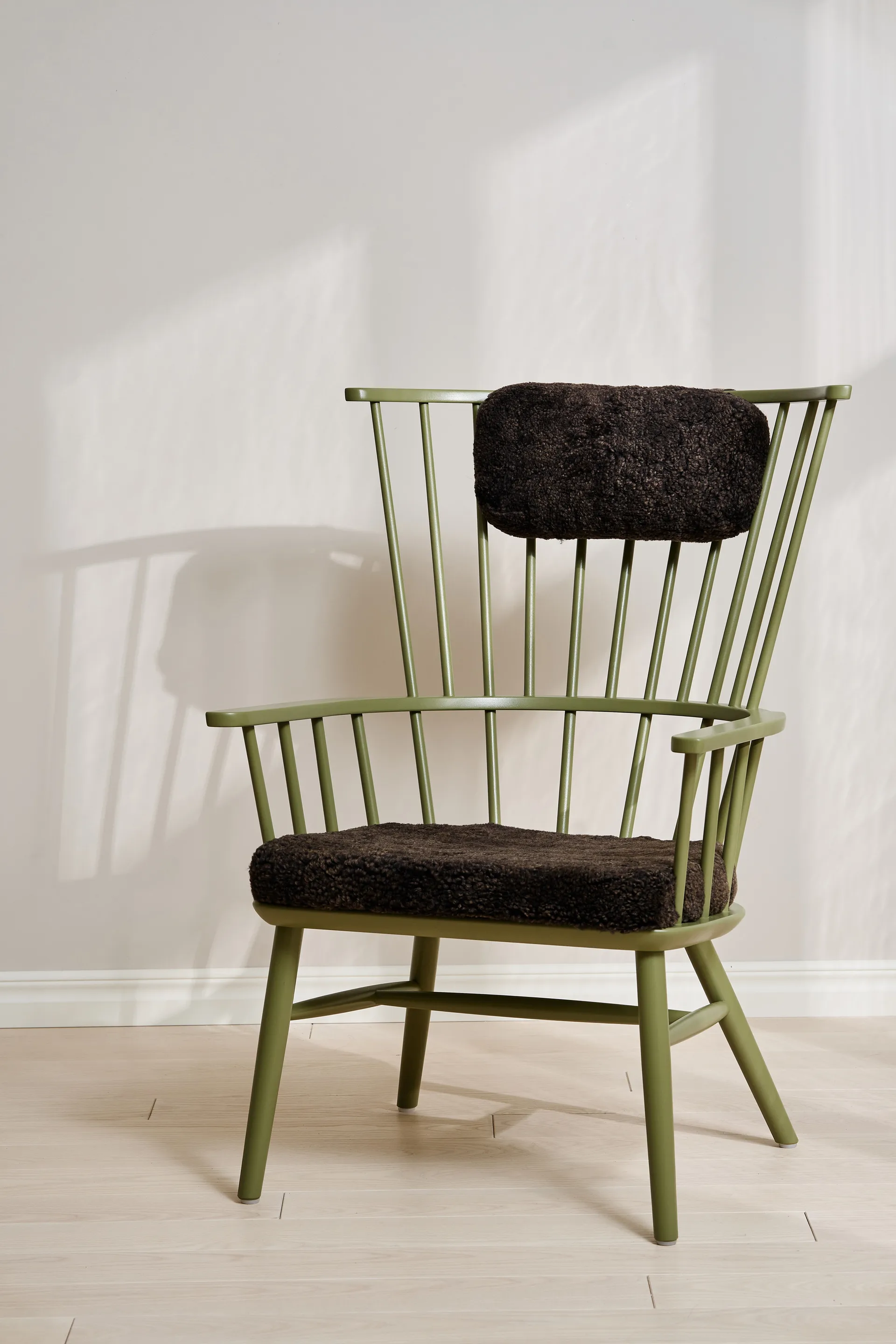 Henriette nojatuoli tyyny&niskatyyny Oliivinvihreä-Espresso Stolab