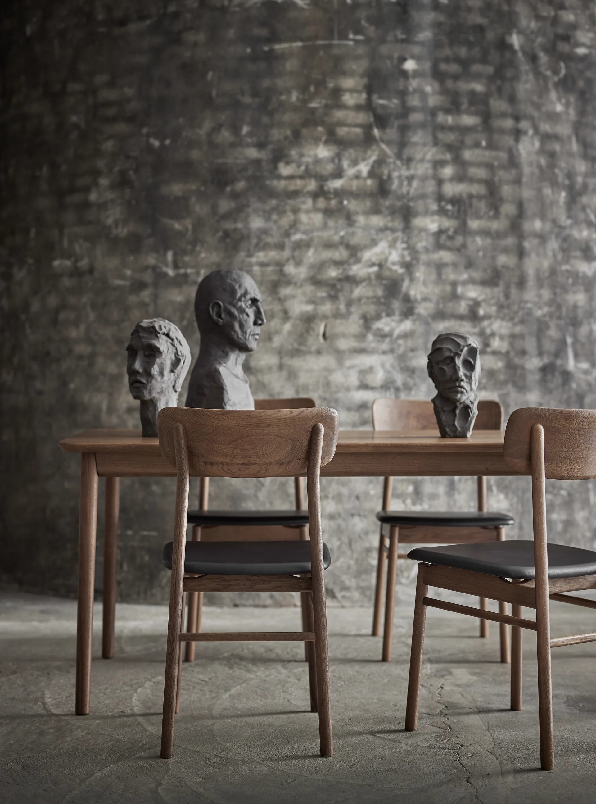 Prima Vista -tuoli tammea, Smoked oak-black leather Stolab