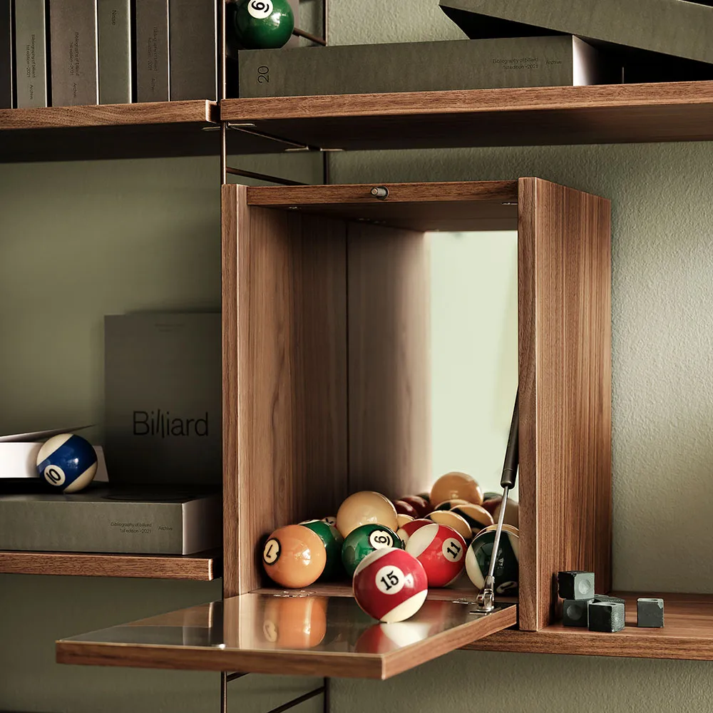 String kaappi, saksanpähkinä, oven sisäpuoli ruostumaton teräslevy, takapuoli peiliä String