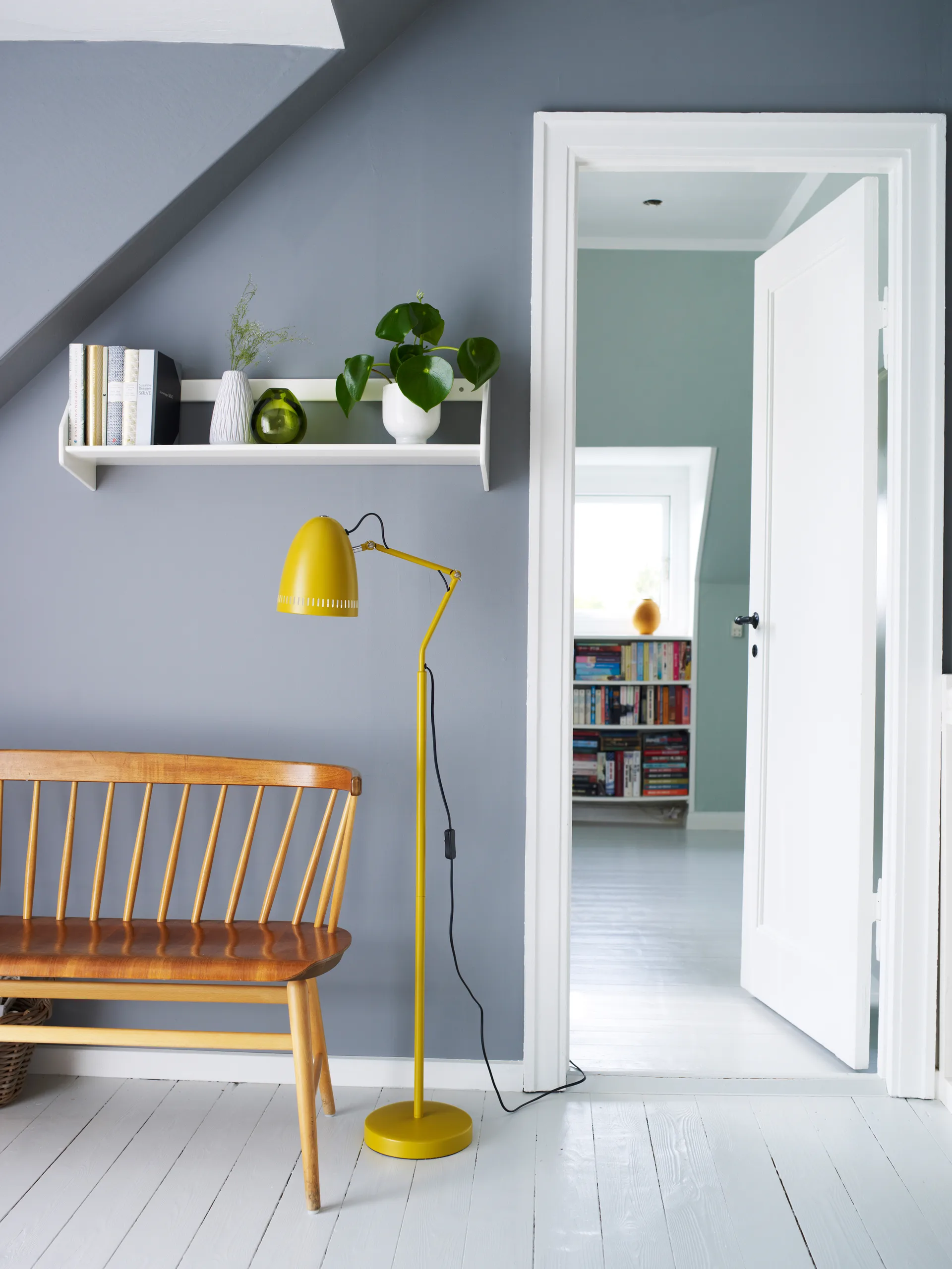 Dynamo lattiavalaisin, Mustard Superliving