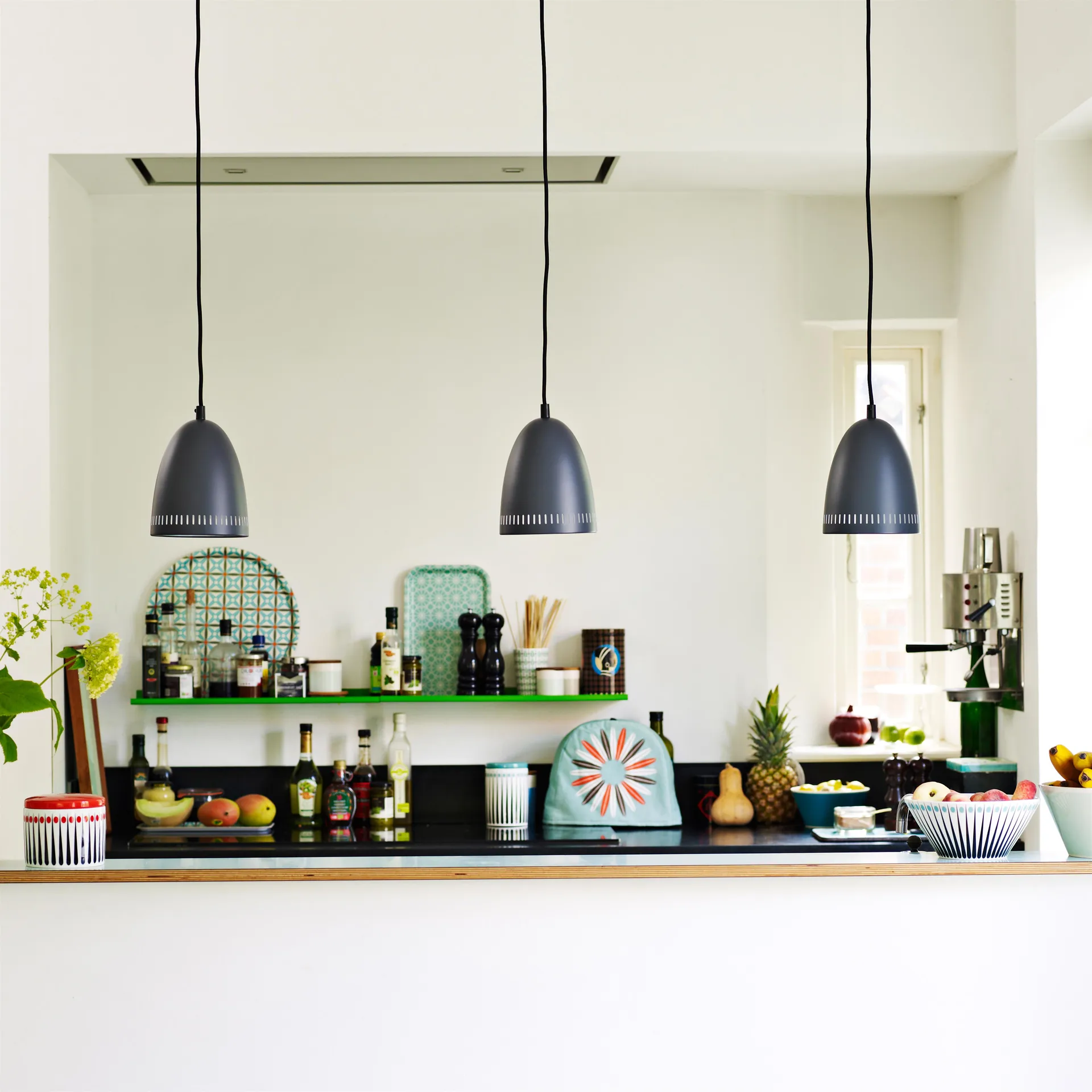 Dynamo riippuvalaisin, pieni, matta melkein musta Superliving