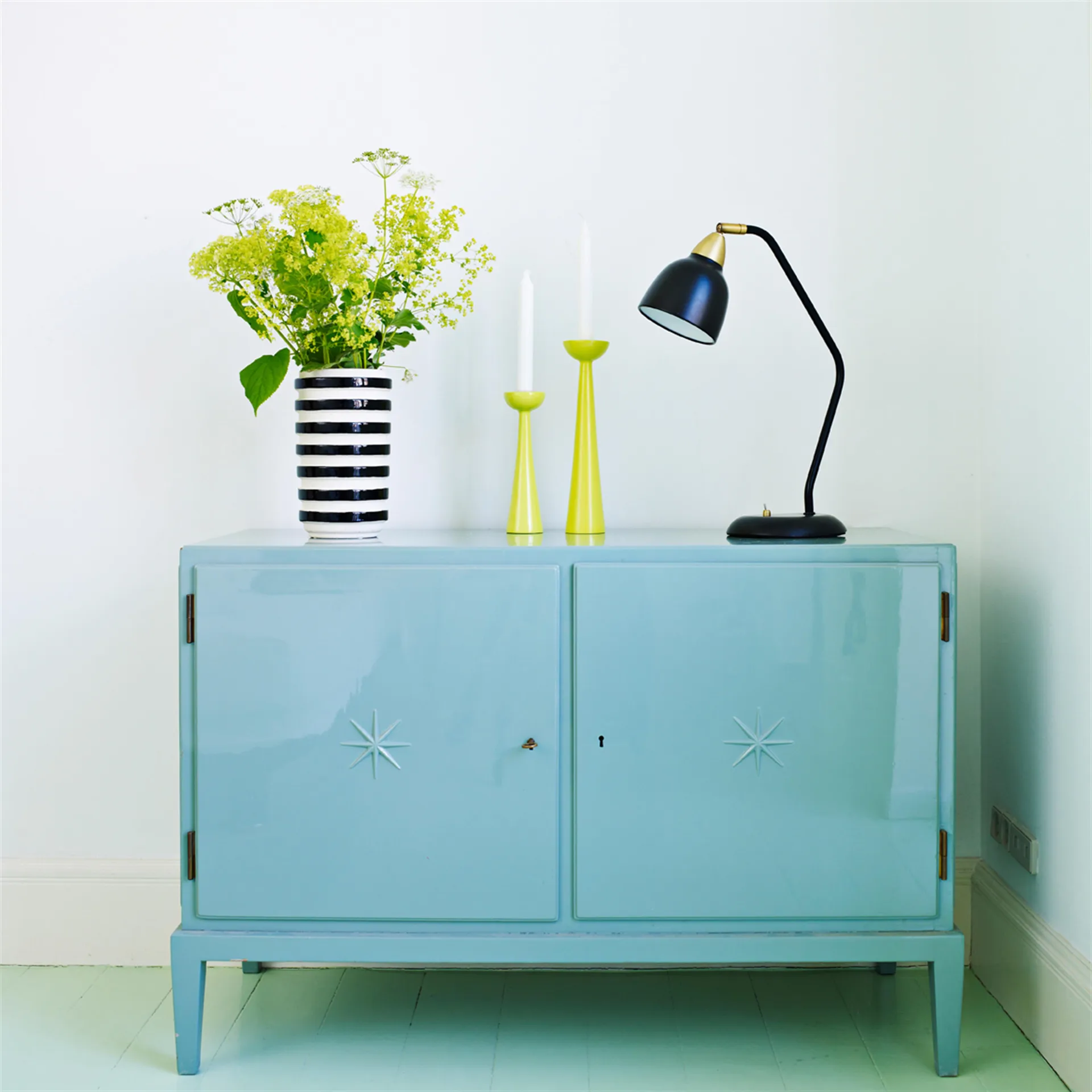 Urban pöytälamppu, Real black (musta) Superliving