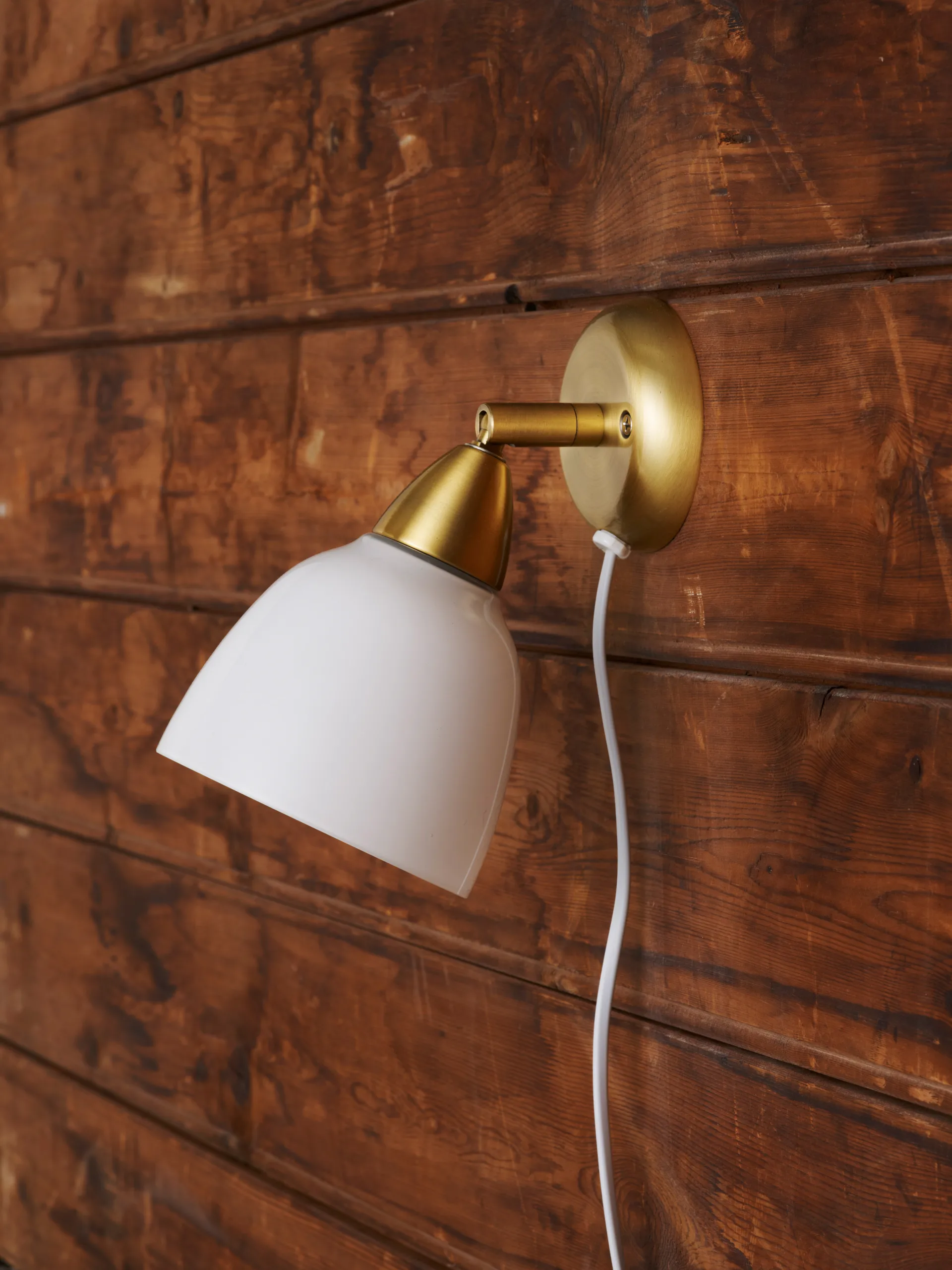 Urban short seinävalaisin, Brushed Brass Superliving