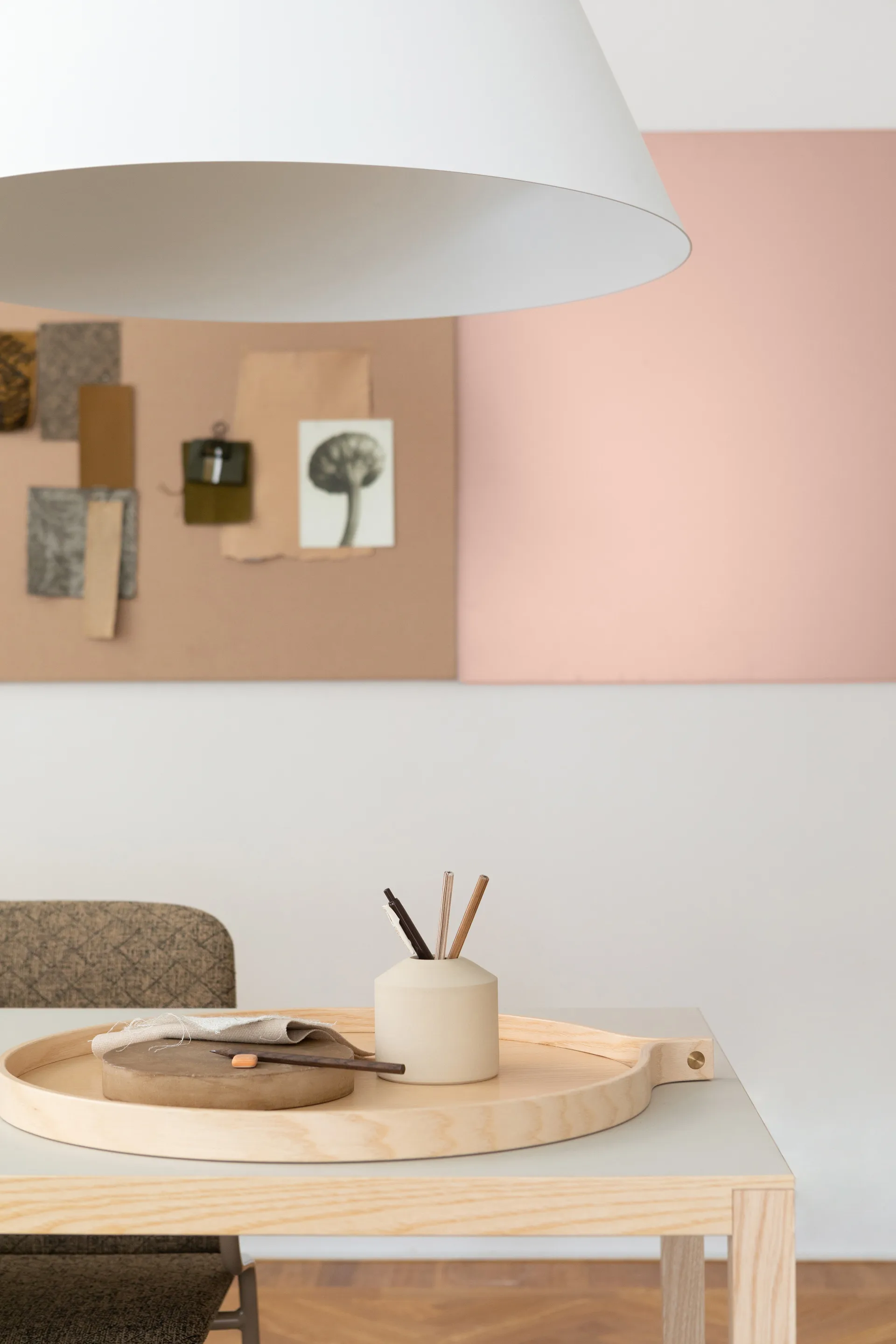 Comma tarjotin Ø 52 cm, Saarni lakattu Swedese