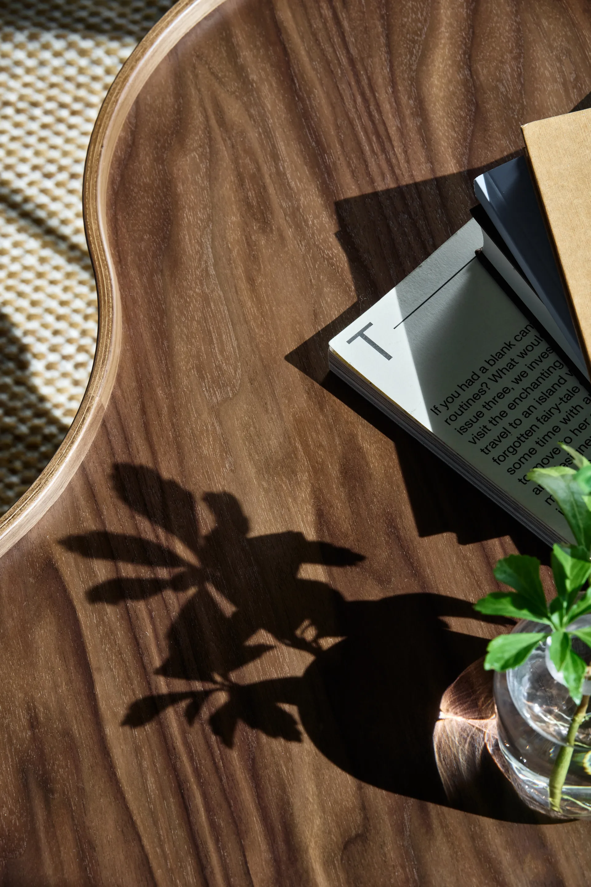 Flower mono pöytä Special Edition 107x114 cm, H39 cm-lakattu pähkinä-kromattu teräs Swedese