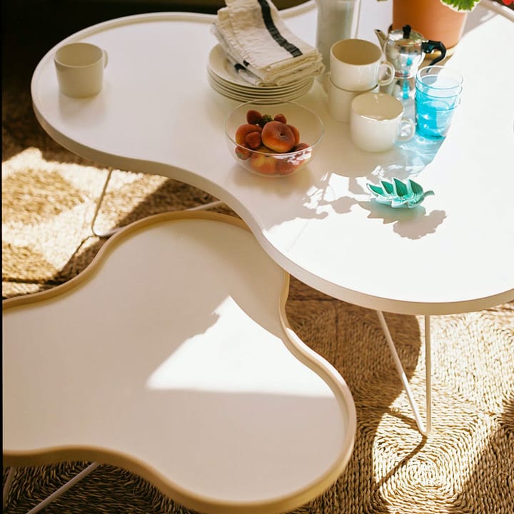 Flower pöytä 62 x 66 cm - Valkoinen, 39 cm, saksanpähkinäreuna, kromirunko - Swedese