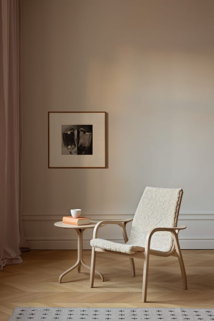 Laminett nojatuoli valkopigmentoitu tammi/lampaannahka, Scandinavian Grey (harmaa) Swedese