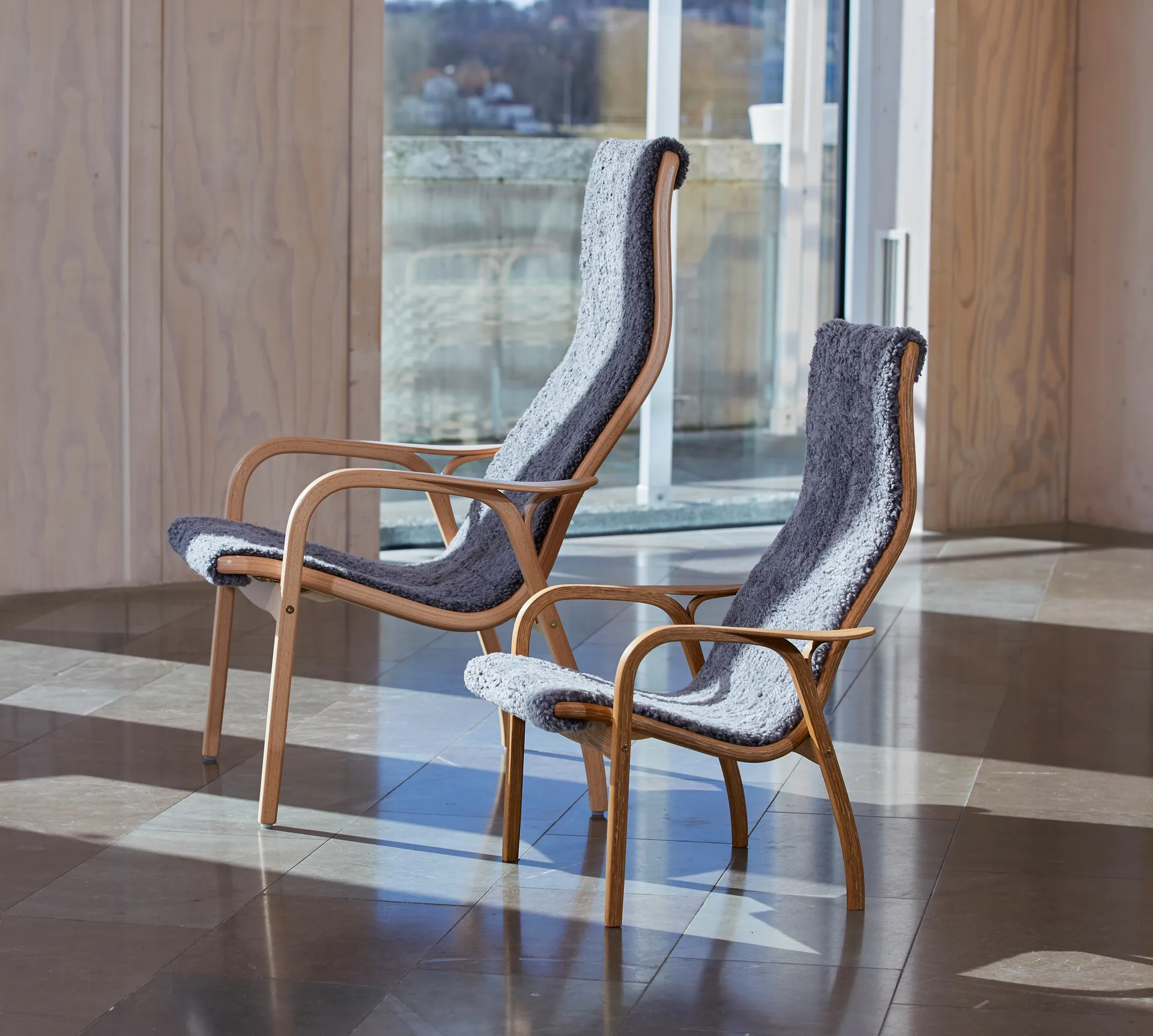 Lamini lasten nojatuoli lakattu pyökki/lampaannahka, Scandinavian Grey (harmaa) Swedese