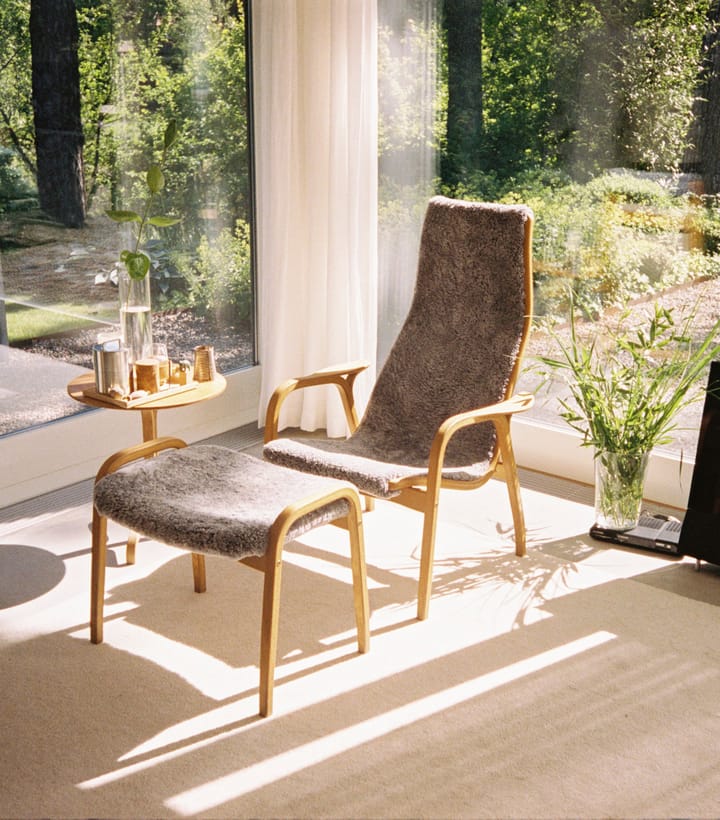 Lamino nojatuoli ja jalkarahi öljytty tammi/lampaannahka, Moonlight (beige) Swedese