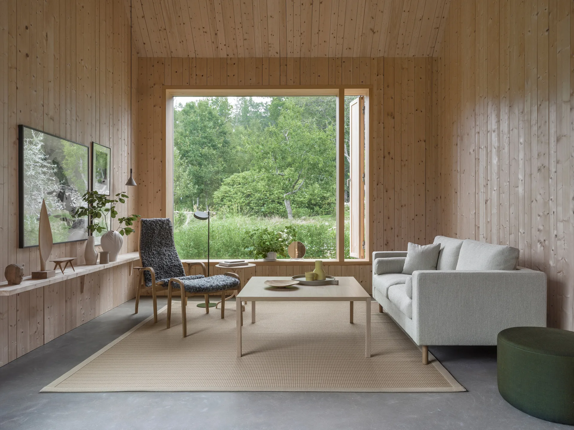 Lamino nojatuoli ja jalkarahi öljytty tammi/lampaannahka, Sahara (nougatruskea) Swedese