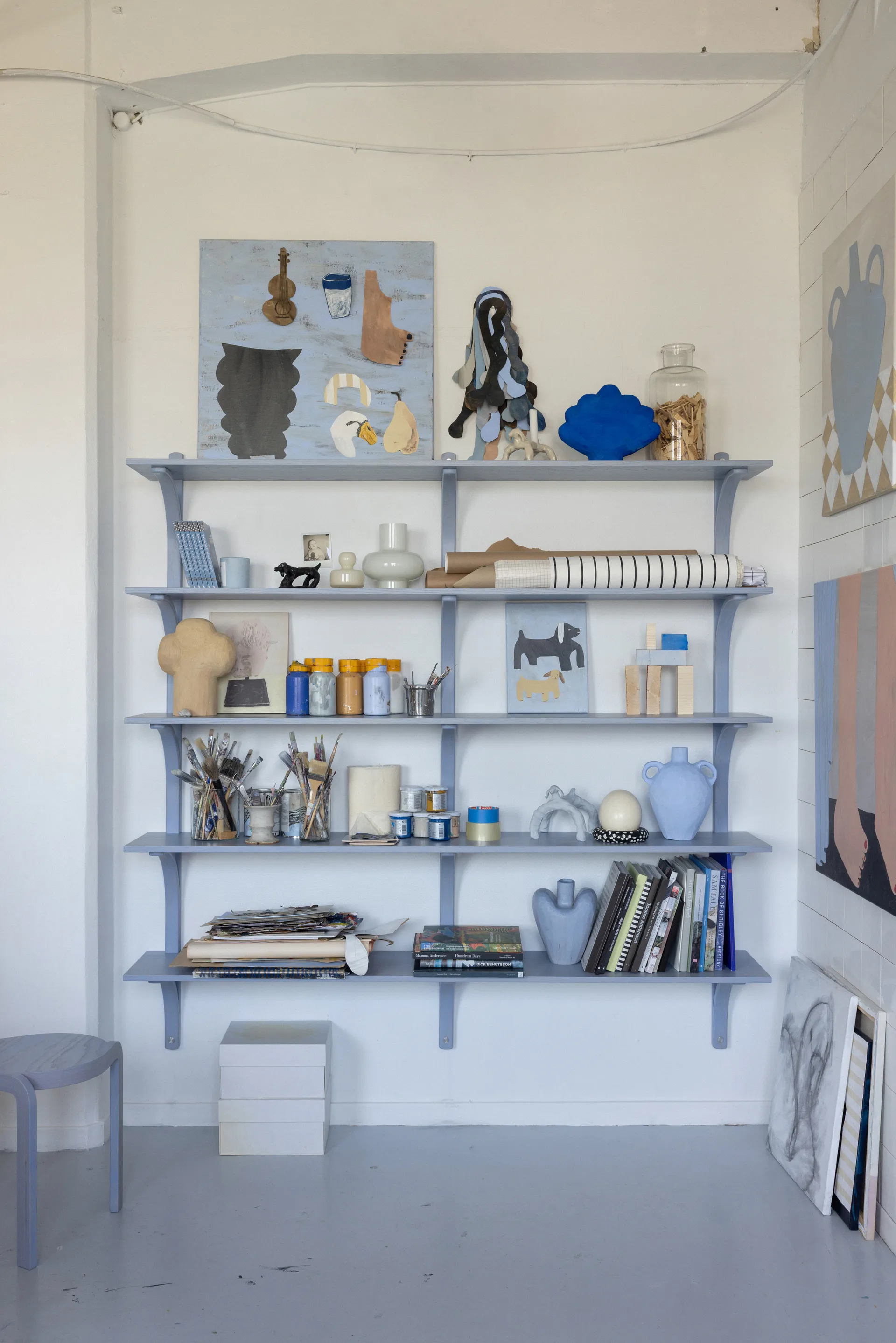 Levi hylly, Musta saarni messinki, 2 hyllytasoa, 180 cm Swedese