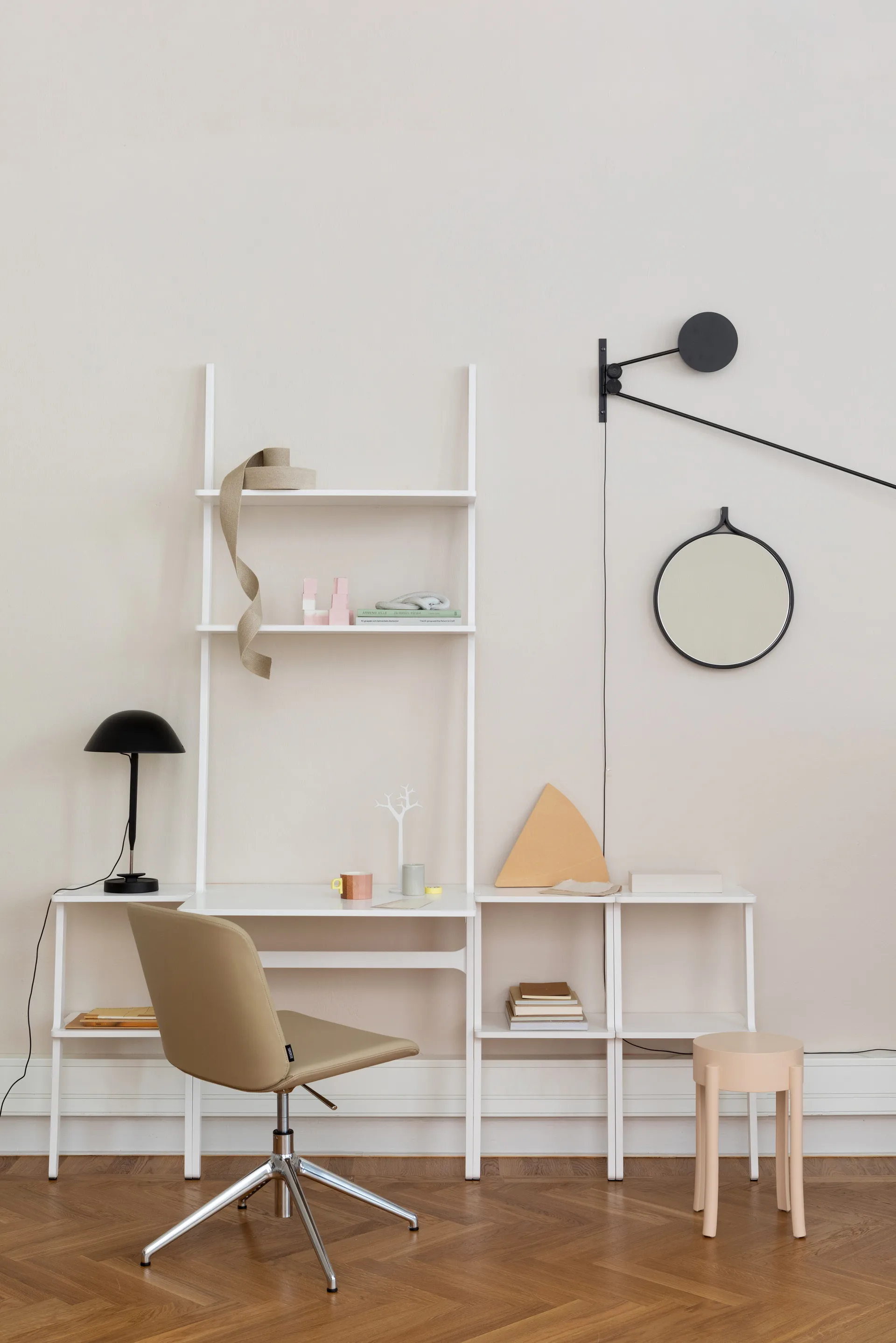 Libri hylly 2 hyllytasoa, Saarni valkoiseksi kuultomaalattu Swedese