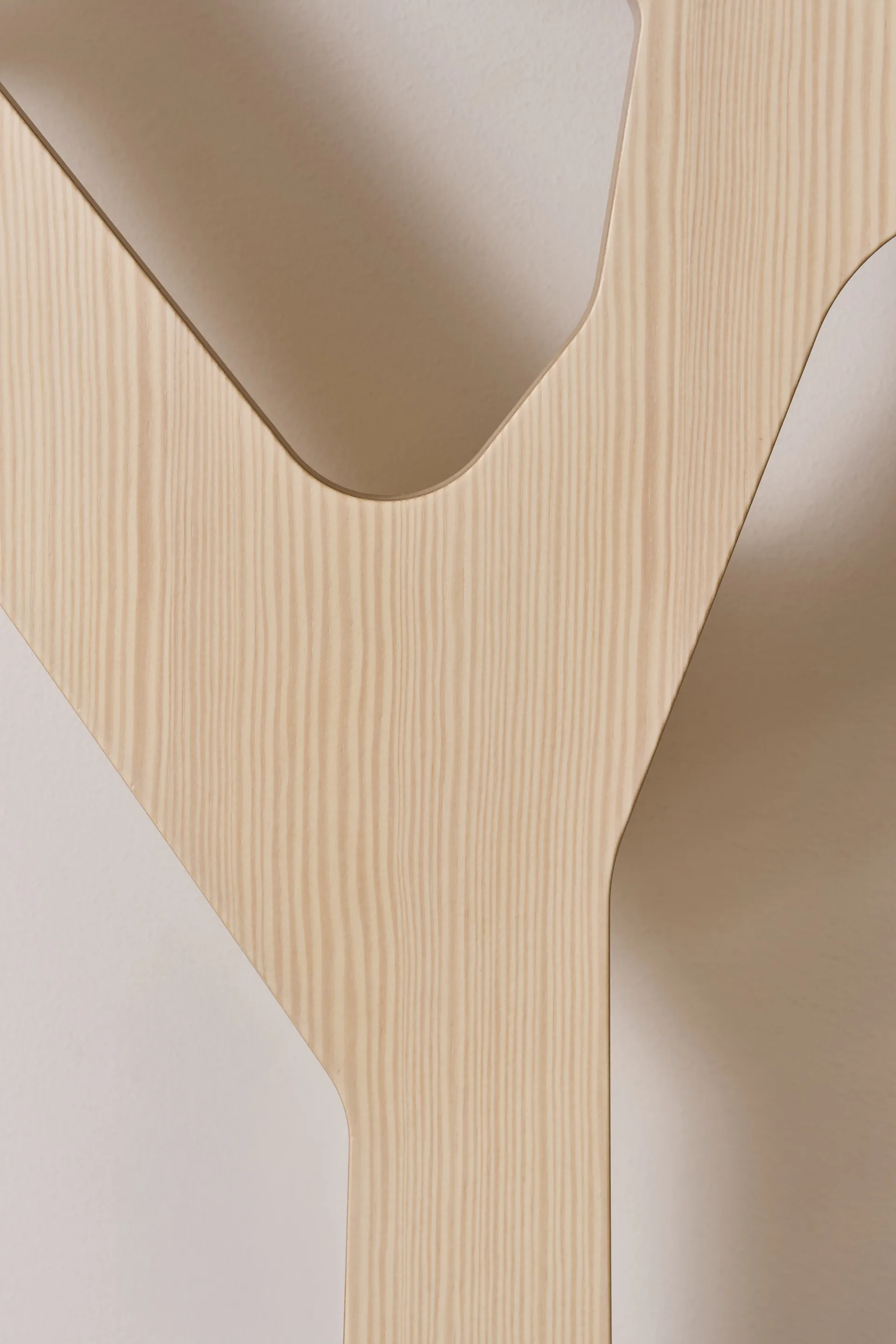 Tree wall seinään asennettava takkiverso Special Edition 194 cm, Valkopigmentoitu mänty Swedese