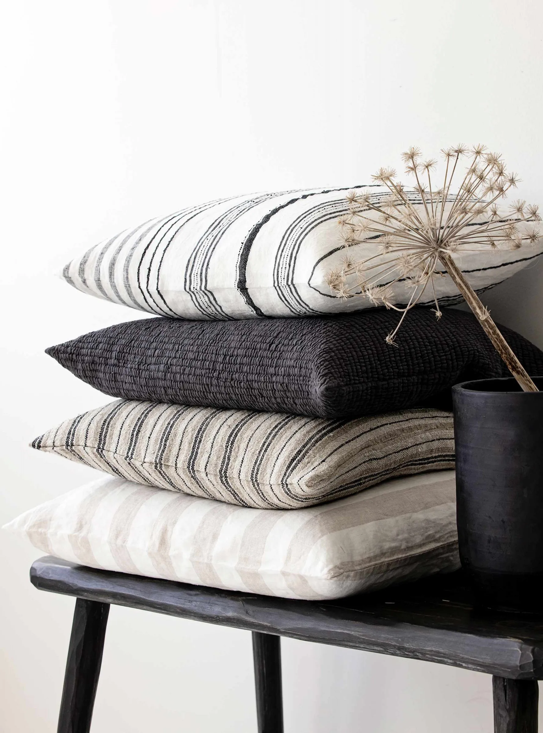 Aston tyynynpäällinen pellava 50 x 50 cm, Black Tell Me More