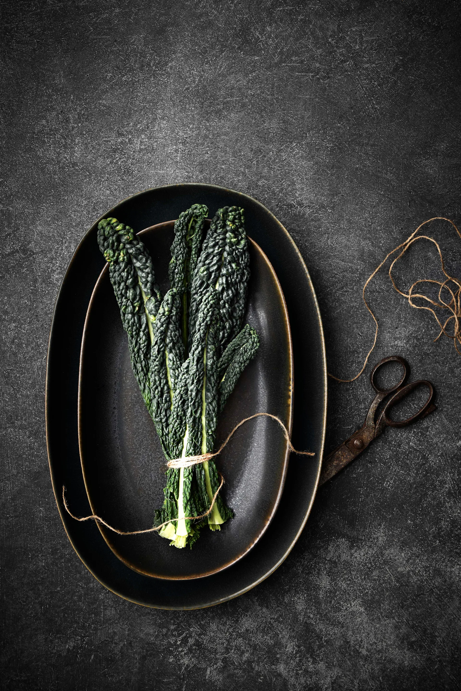 Bastia tarjoilulautanen small 21,5 x 37 cm, Musta Tell Me More