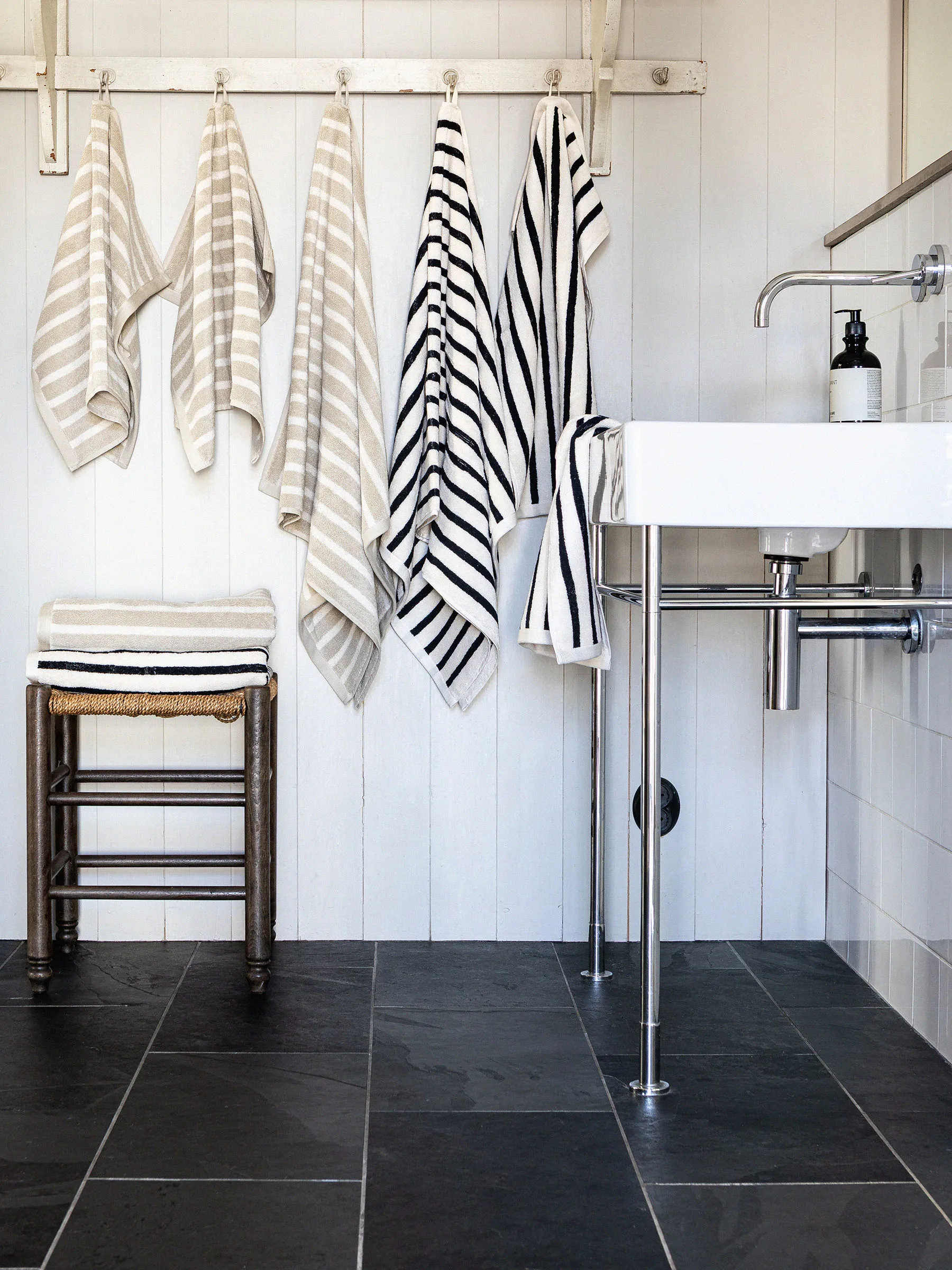 Bonnie käsipyyhe 50x70 cm, Musta Tell Me More