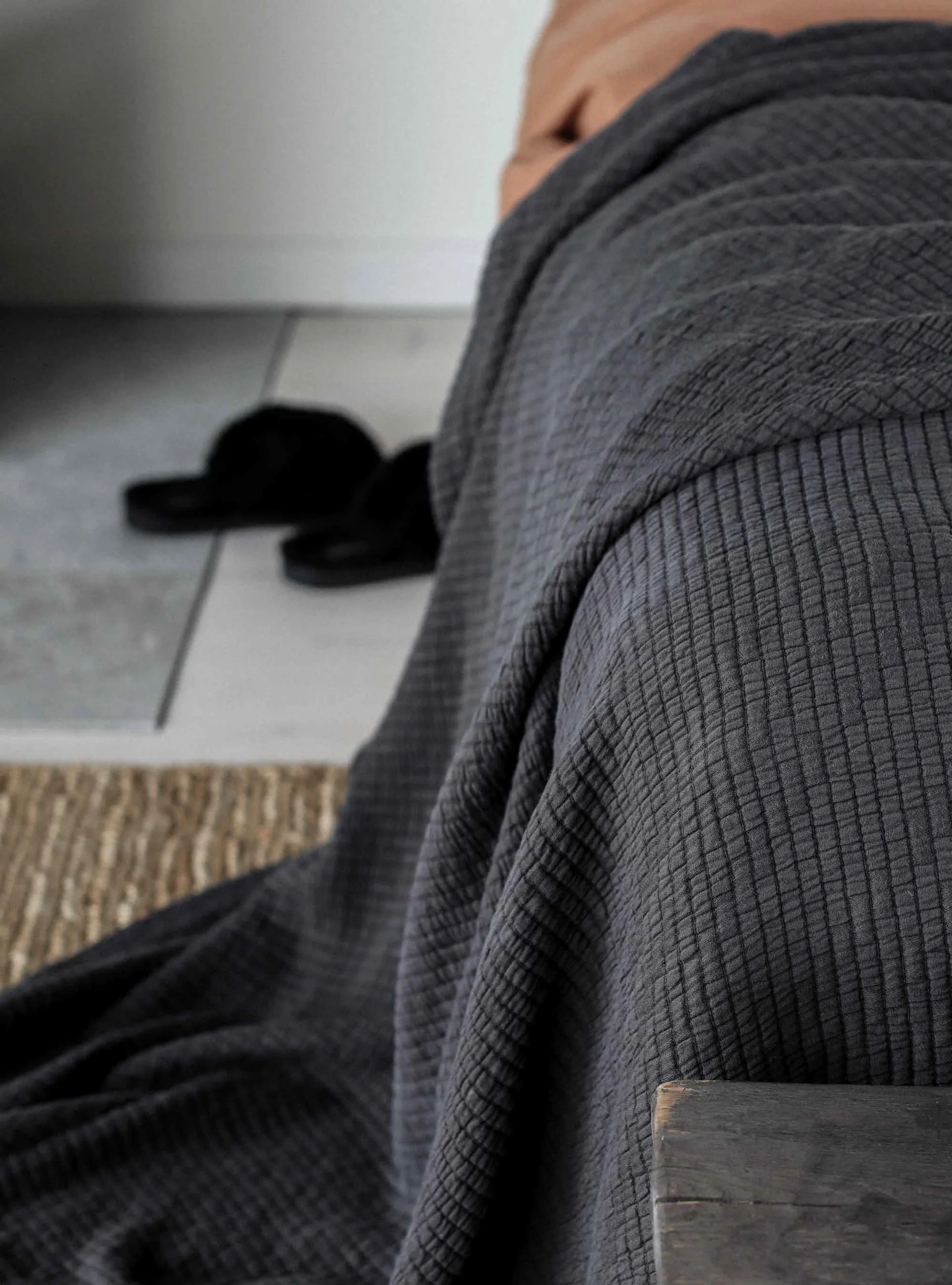 Brick päiväpeite 140x200 cm, Charcoal Tell Me More