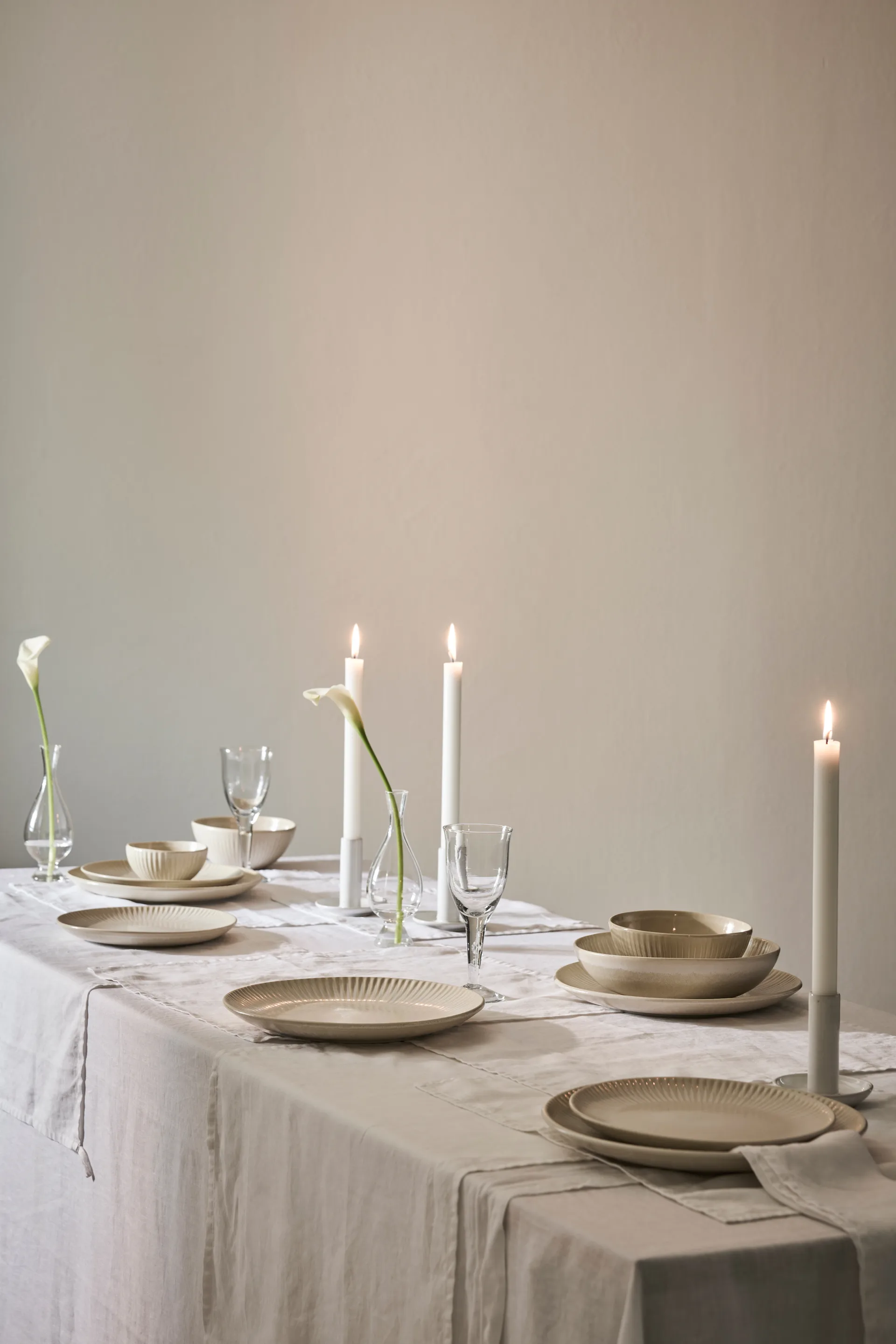 Granada lautanen Ø26,5 cm, Cremevit-beige Tell Me More