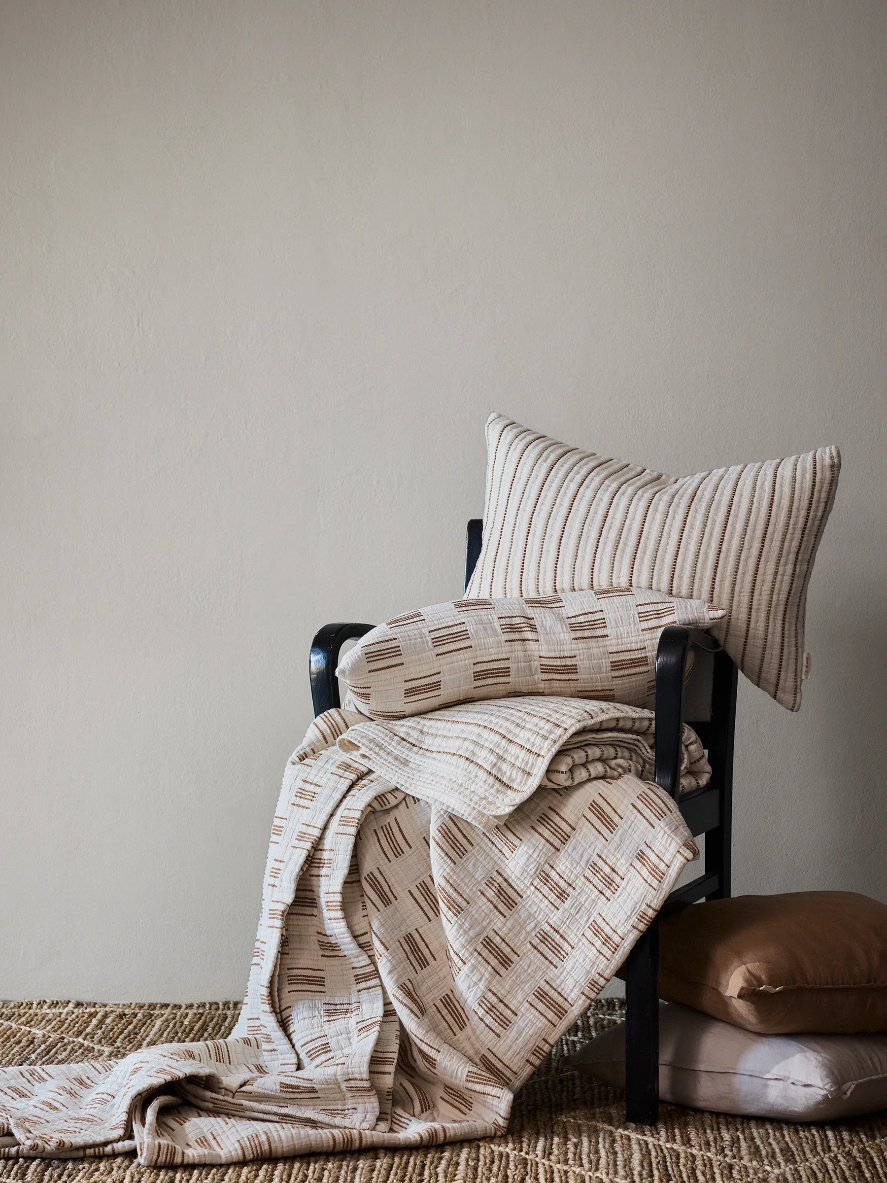 Julien päiväpeitto 180x260 cm, Off-white-roströd Tell Me More