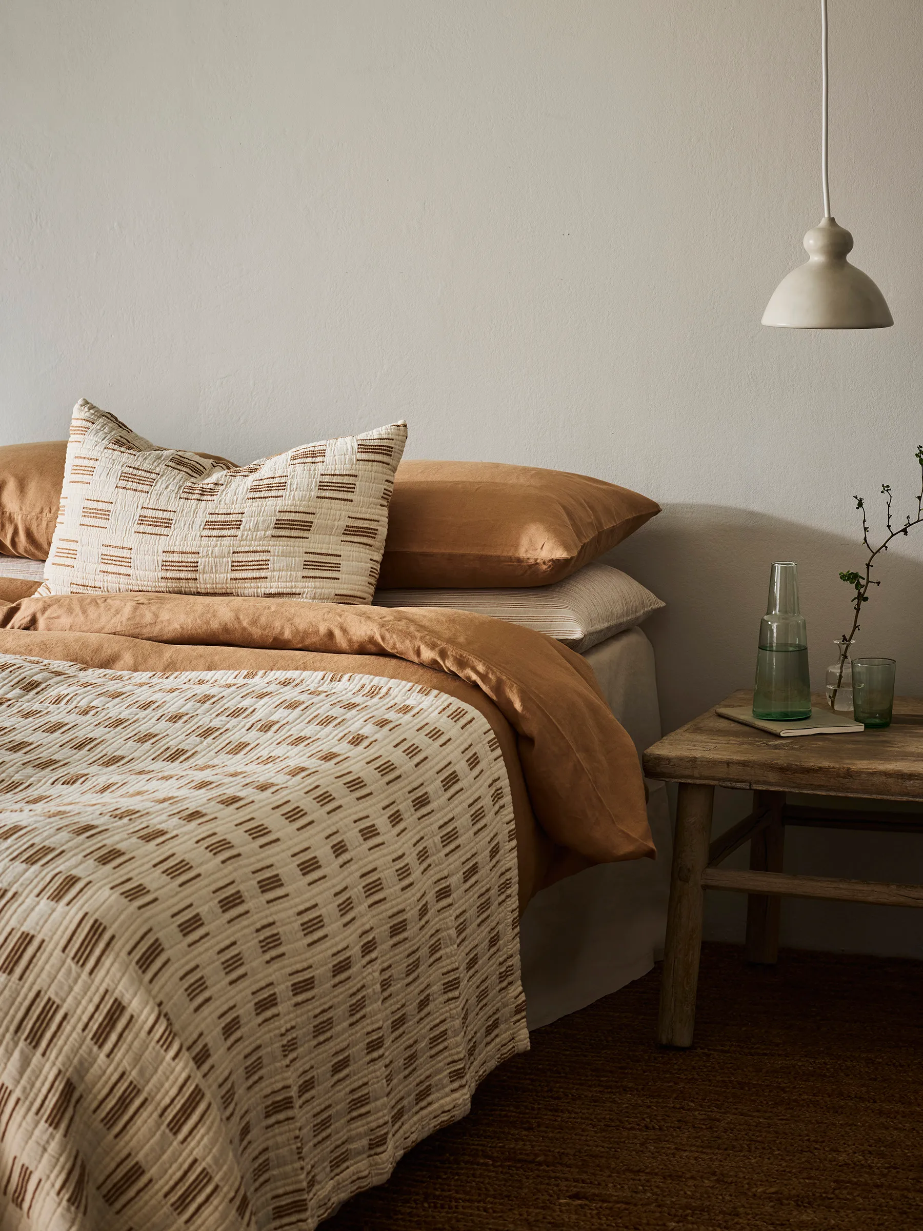 Julien päiväpeitto 180x260 cm, Off-white-roströd Tell Me More