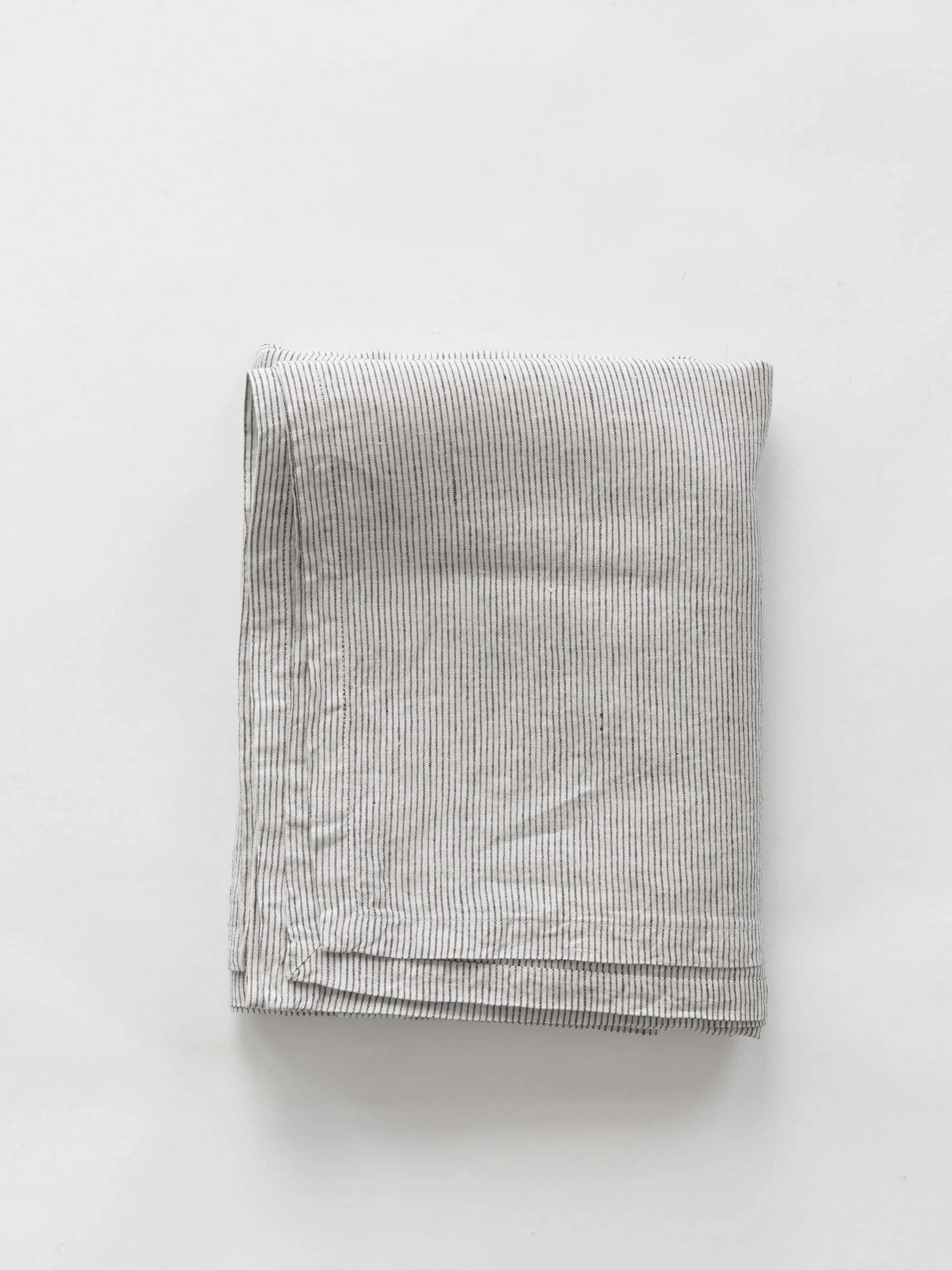 Pöytäliina pellava 160 x 330 cm, Pinestripe Tell Me More