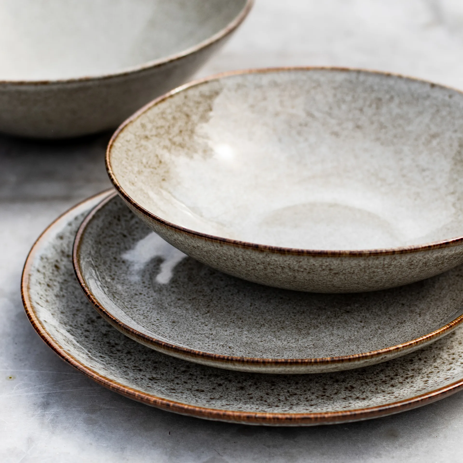 Taranto jälkiruokalautanen Ø17 cm, Sand Tell Me More