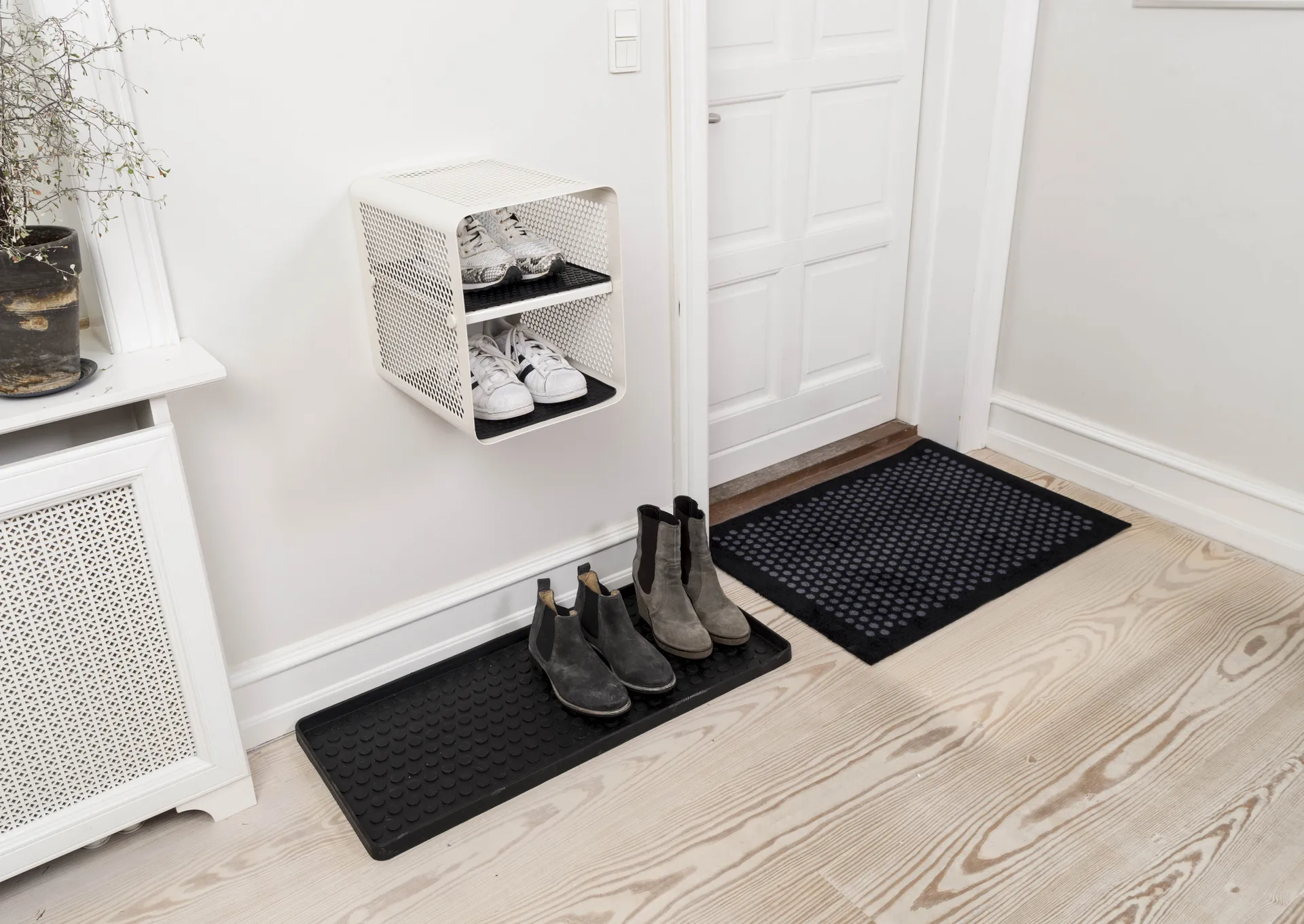 Dots ovimatto, Black, 60 x 90 cm tica copenhagen