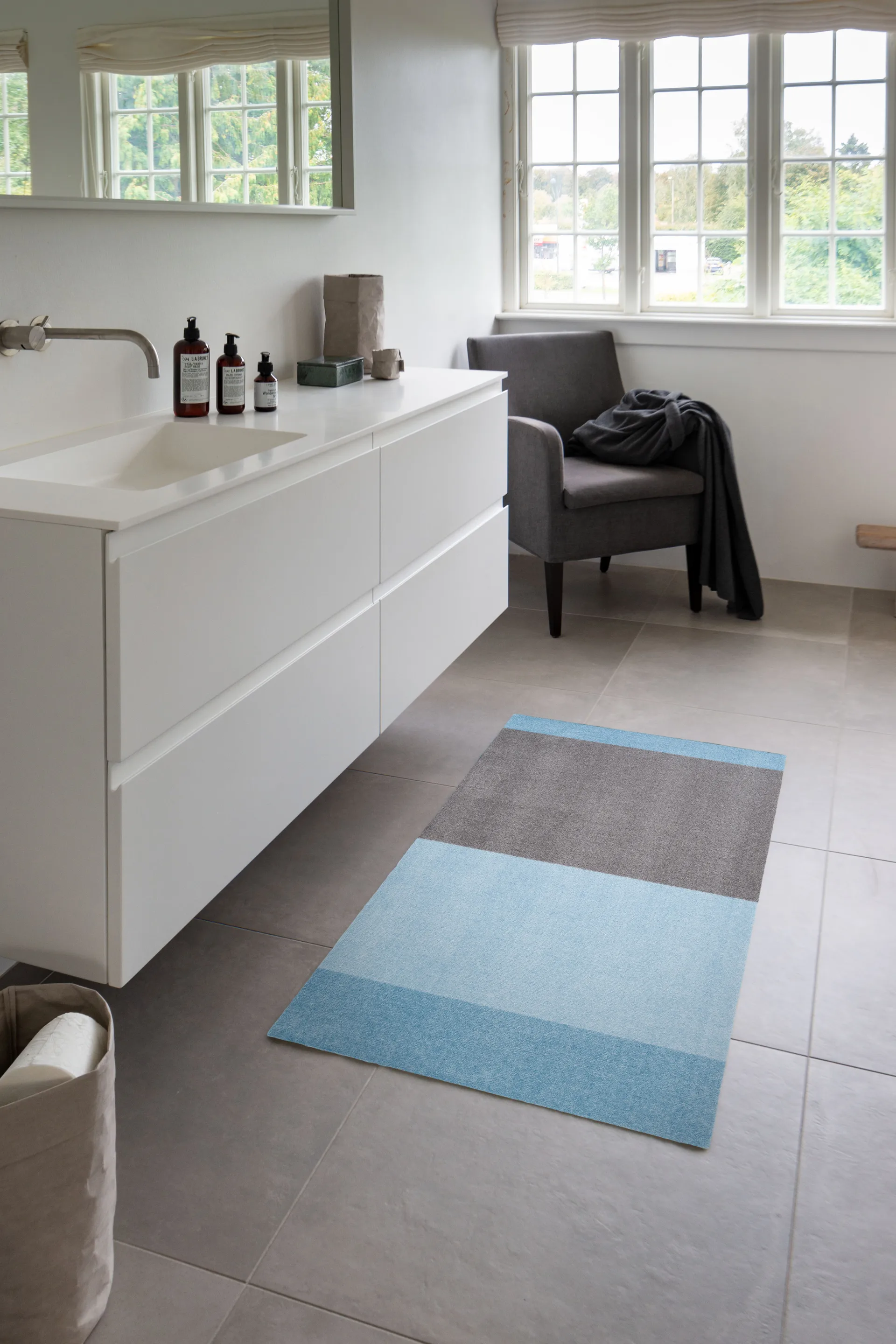 Stripes käytävämatto vaakasuuntainen, Blue-steel grey, 67 x 120 cm tica copenhagen