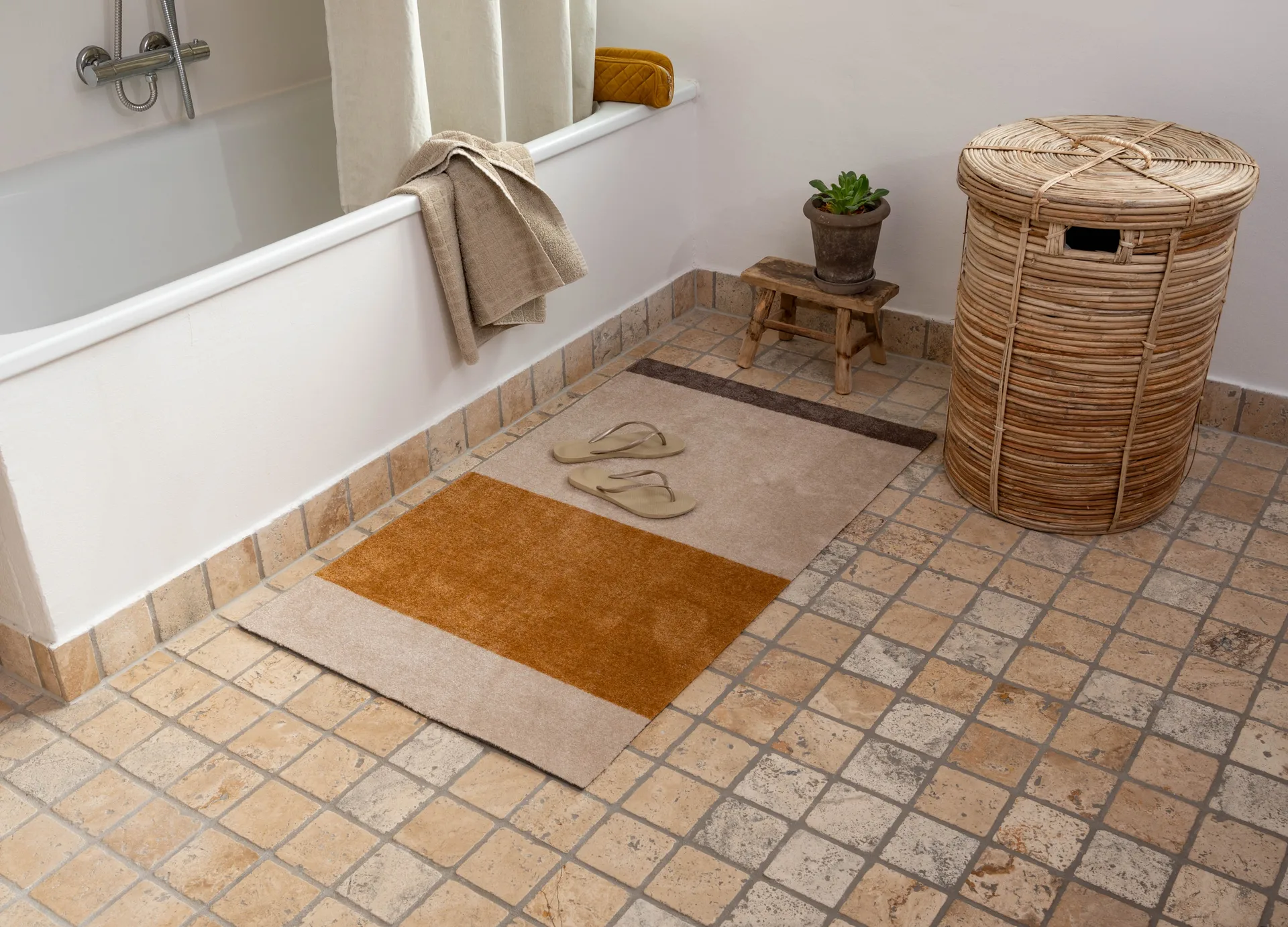 Stripes käytävämatto vaakasuuntainen, Ivory-dijon-brown, 67 x 120 cm tica copenhagen