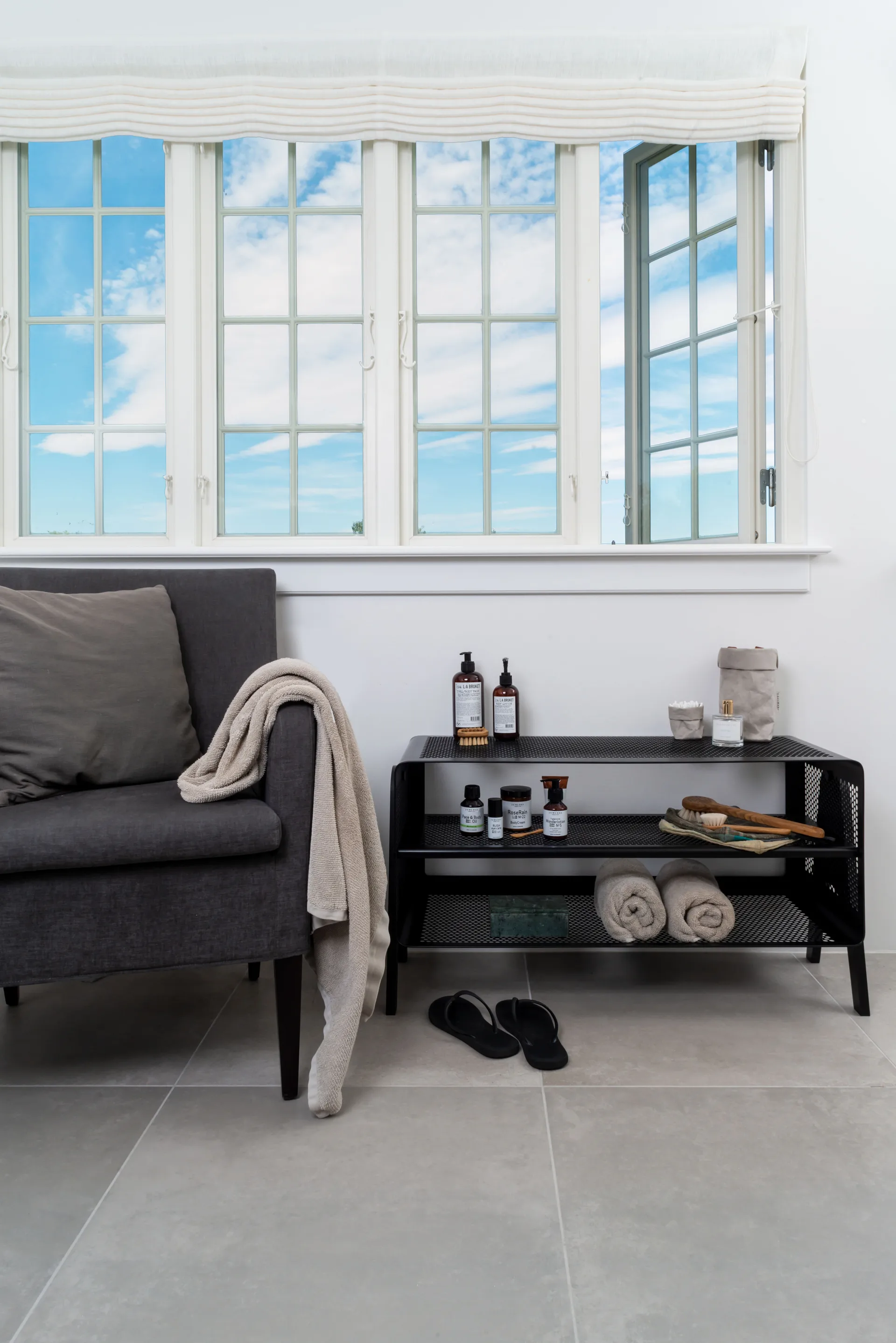 Tica hylly large, Black tica copenhagen