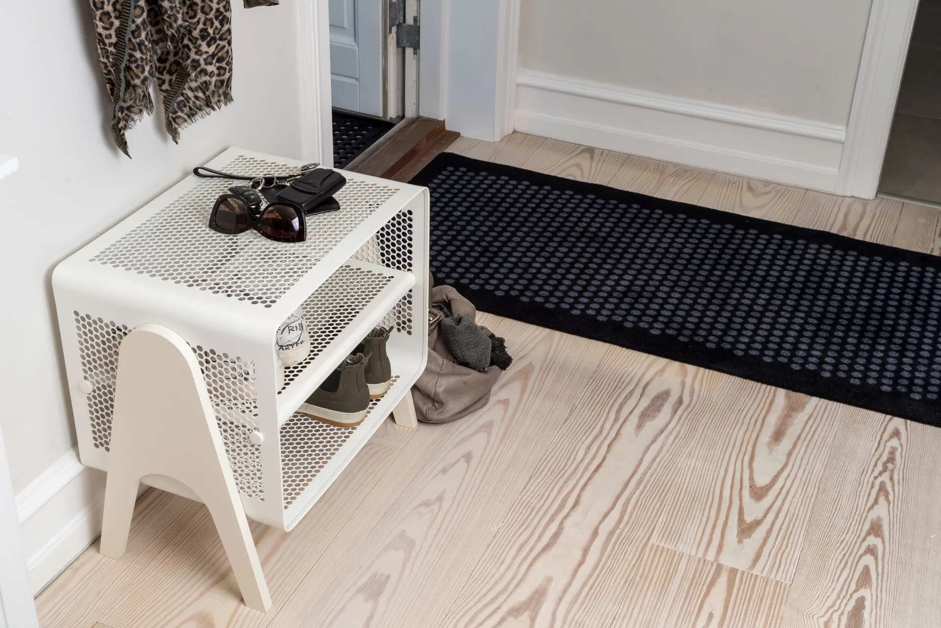 Tica hylly small, Mat white tica copenhagen