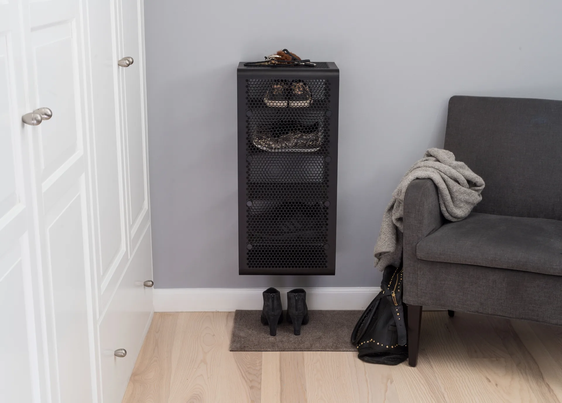 Tica seinähylly large, Black tica copenhagen