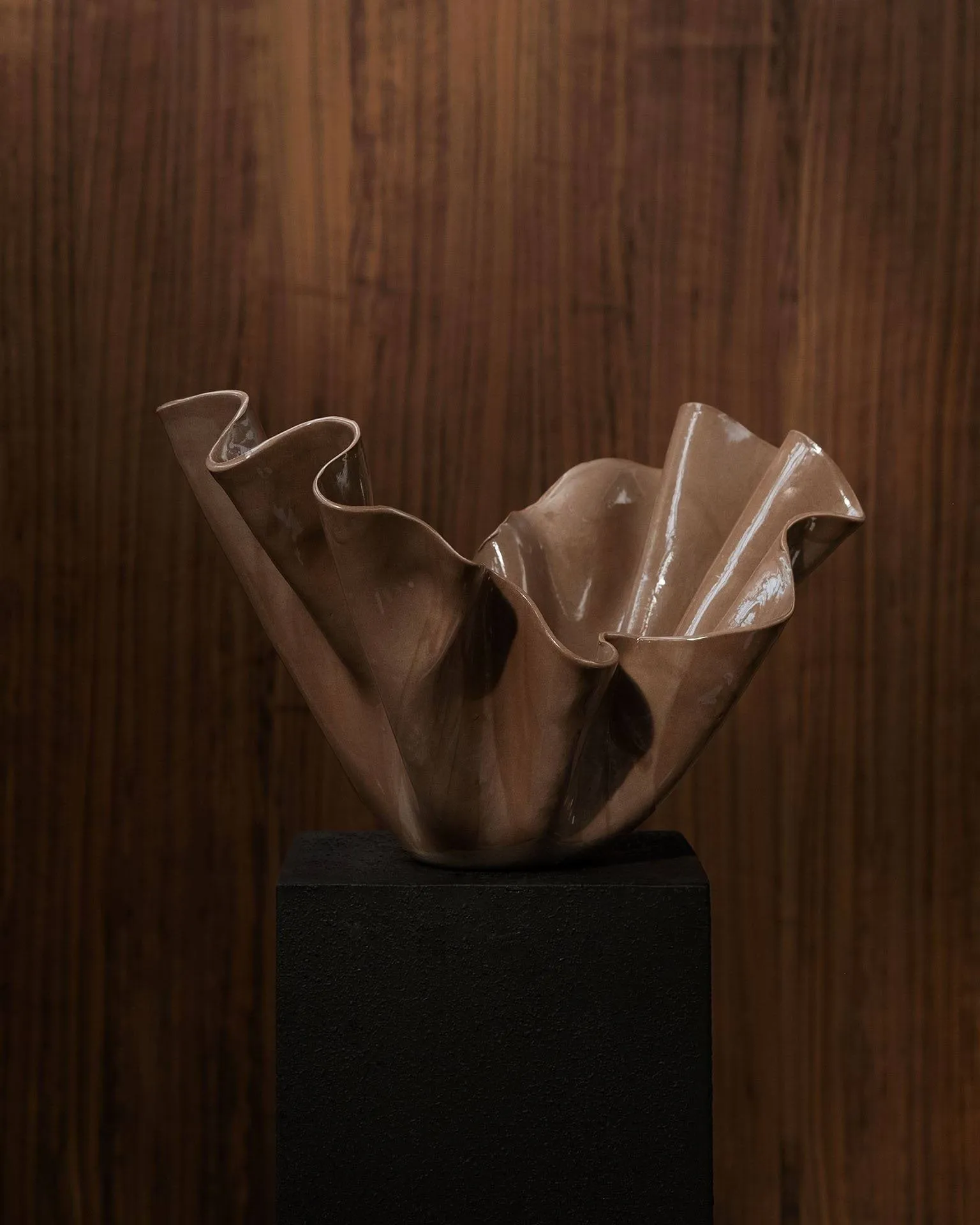 Amnell veistos, Ruskea, 39x25 cm Tinted