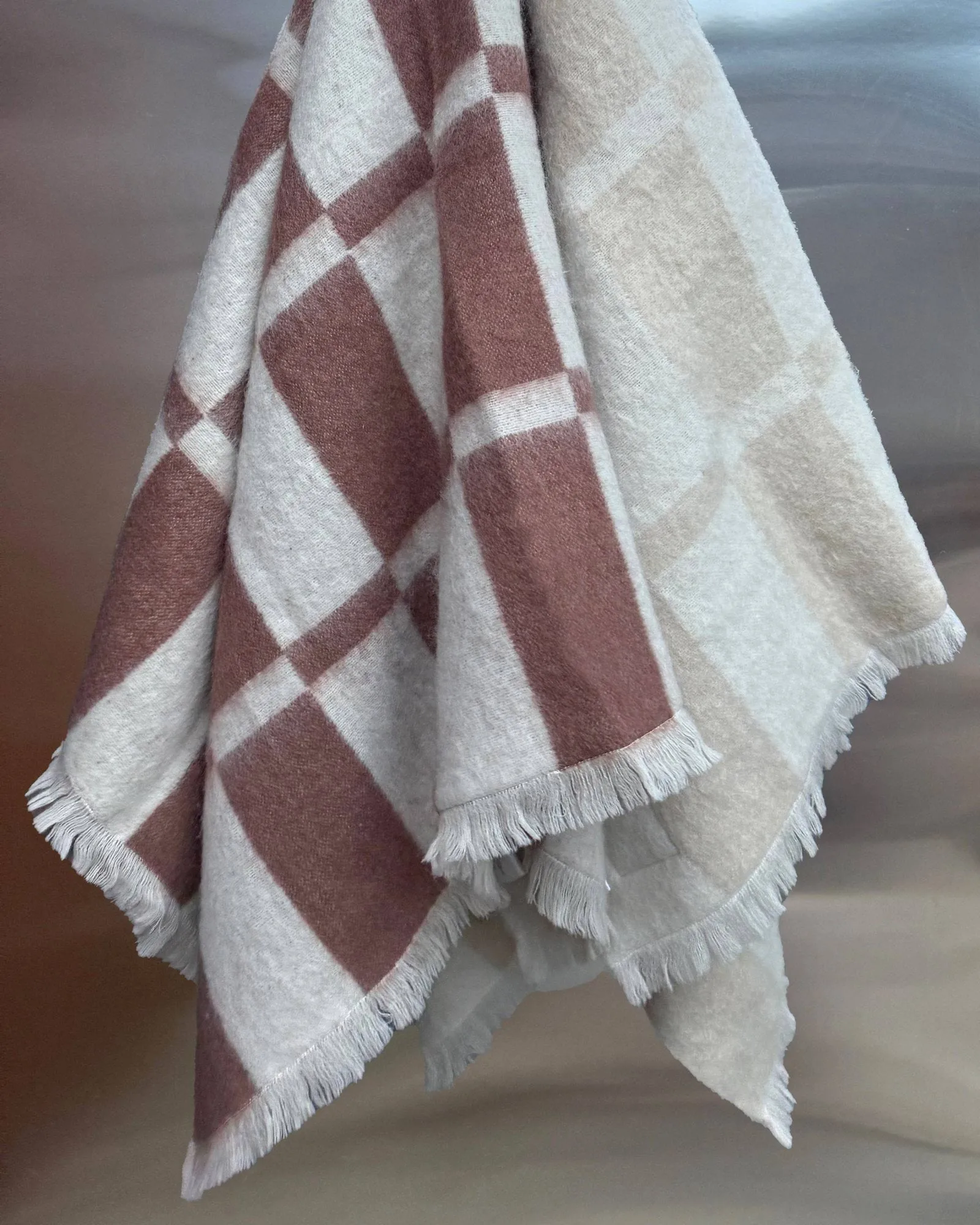 Hallin mohairviltti, Off white-ruoste, 130x170 cm Tinted