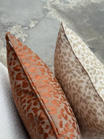 Norell koristetyyny - Leopard beige–off white, 50x50 cm - Tinted