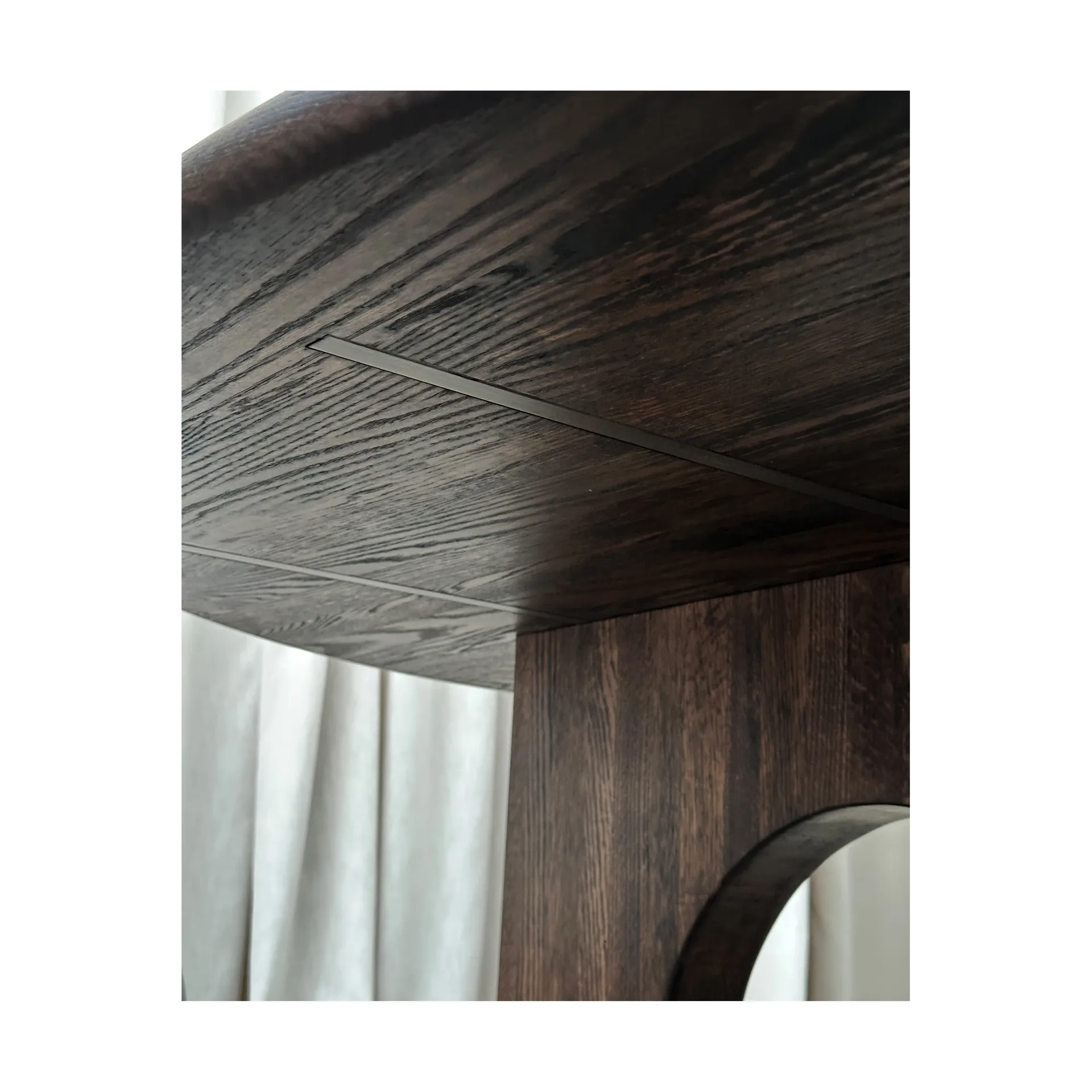 Sanders ruokapöytä Ø160 cm, Tummaksi petsattu tammi Tinted