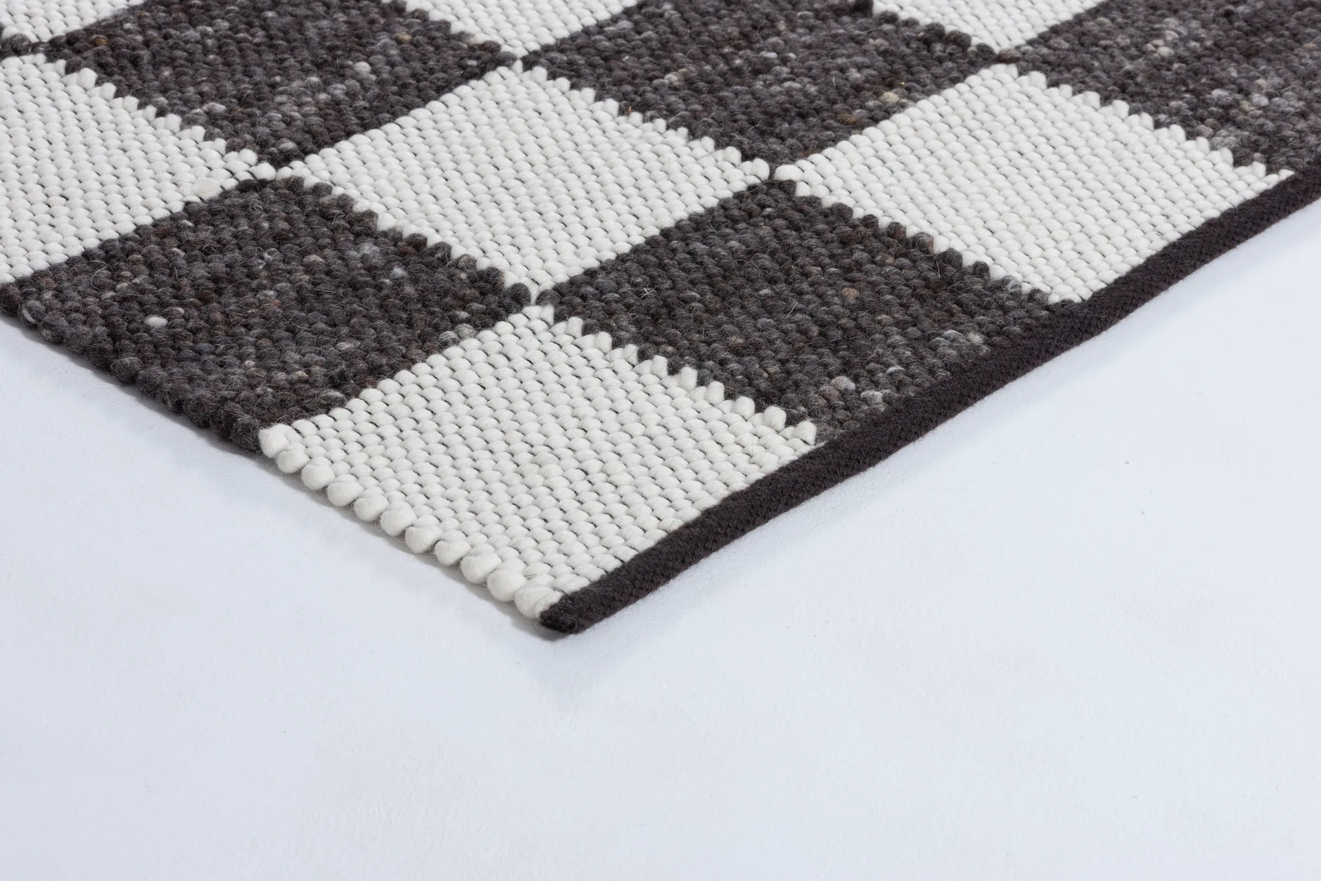 Gotland Design matto Special Edition, Anthracite-white nr. 2428, 70x140 cm Tisca