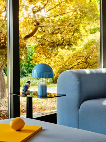 Bell Portable LED -pöytävalaisin 28 cm - Baby Blue - Tom Dixon