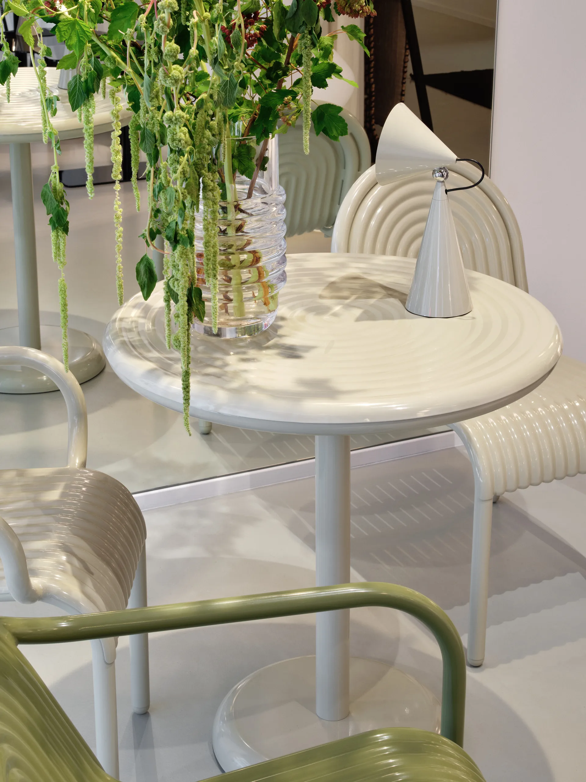 Groove kahvipöytä pyöreä - Putty, Ø70 cm Tom Dixon