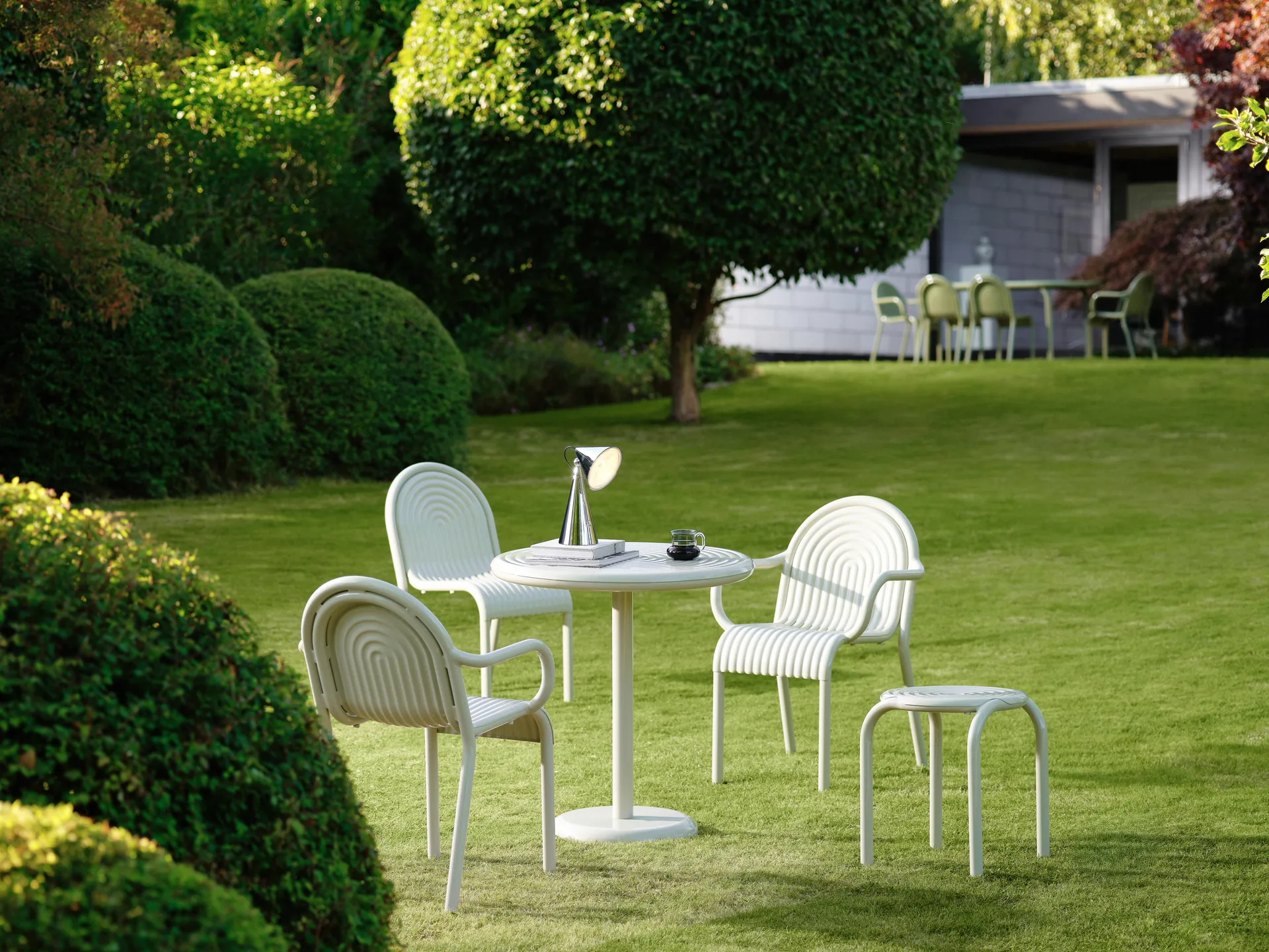 Groove kahvipöytä pyöreä - Putty, Ø70 cm Tom Dixon