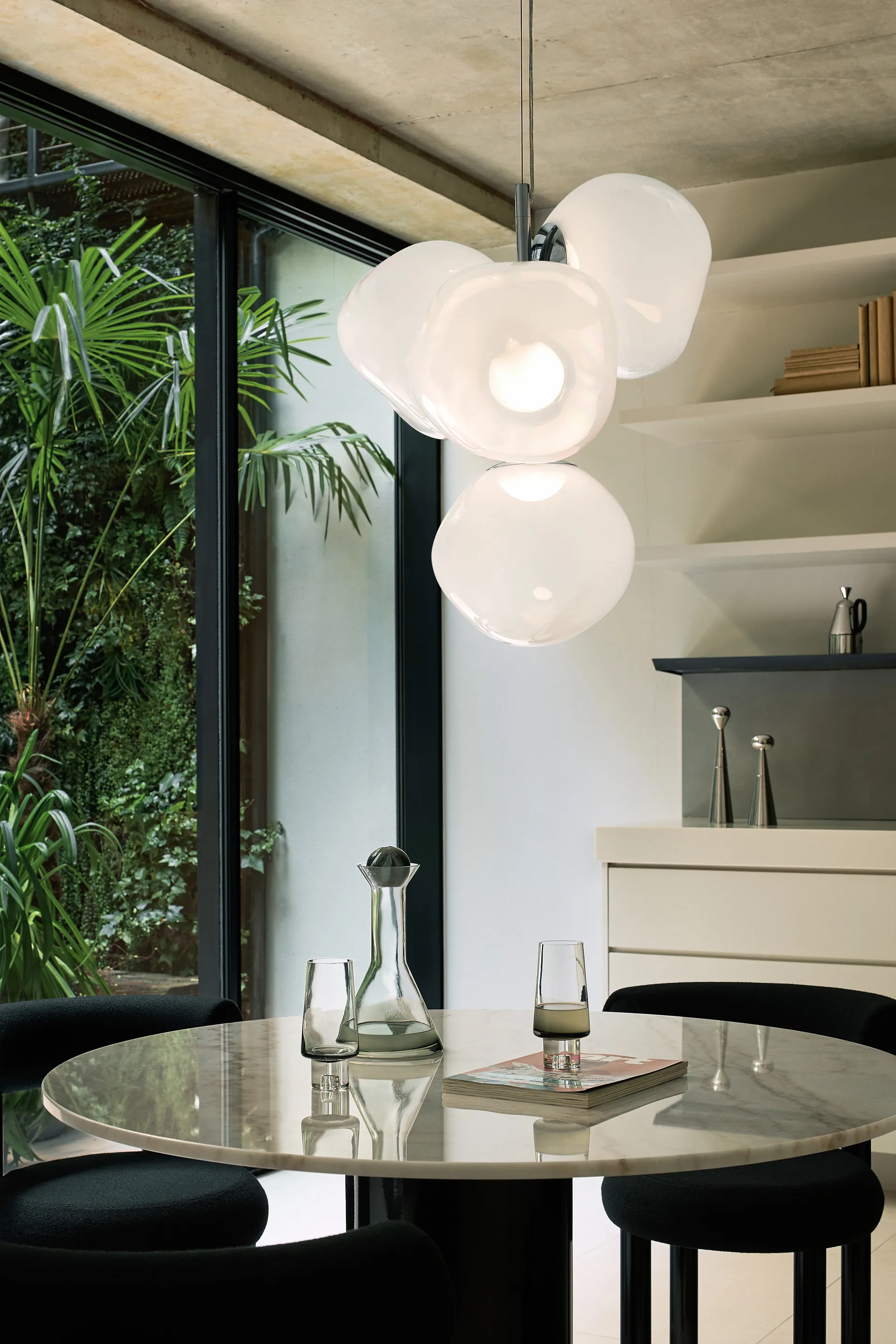 Melt Chandelier pieni kattokruunu LED 103 cm, Opal-gold Tom Dixon