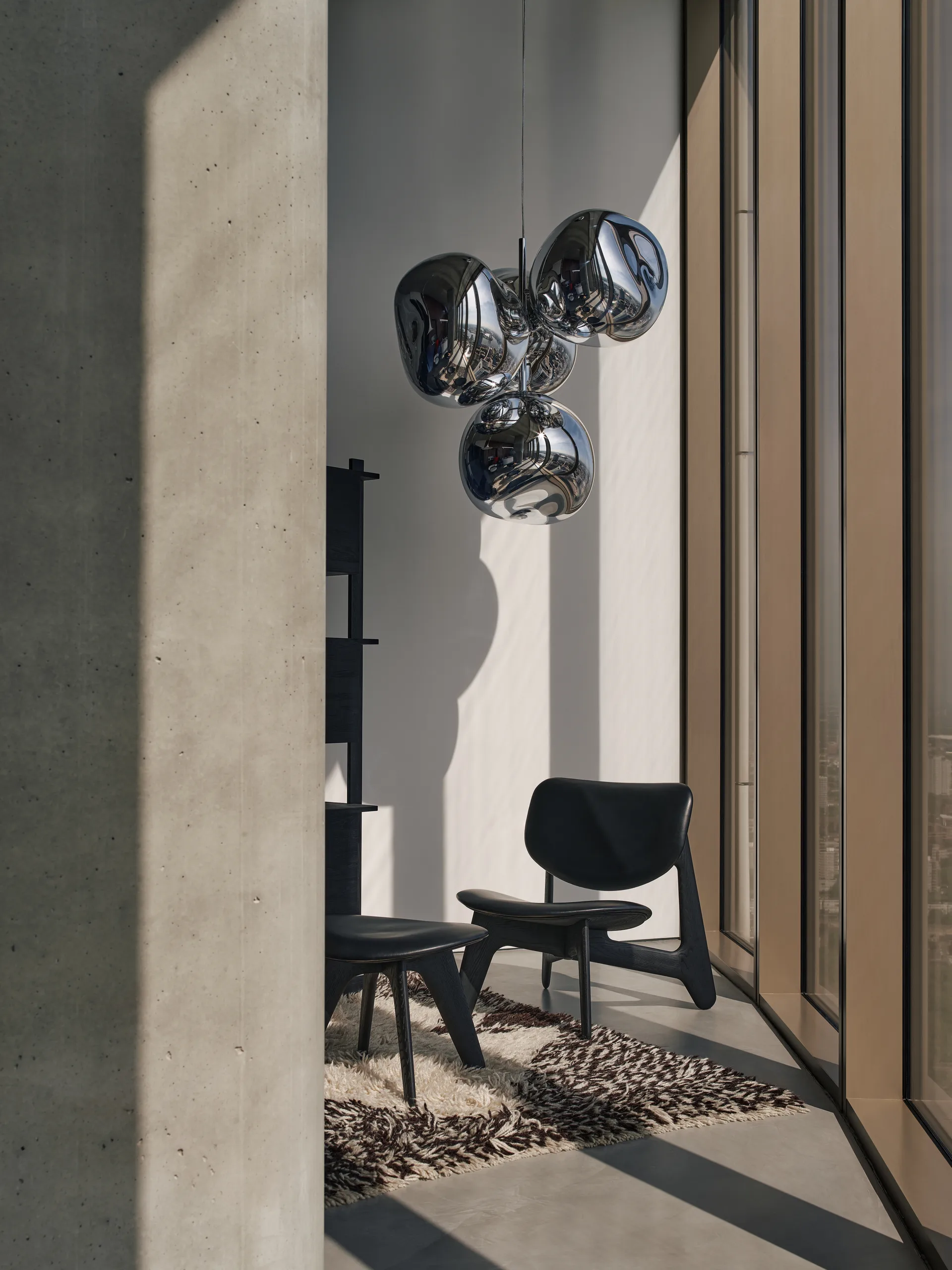 Melt Chandelier suuri kattokruunu LED 196 cm, Hopea Tom Dixon