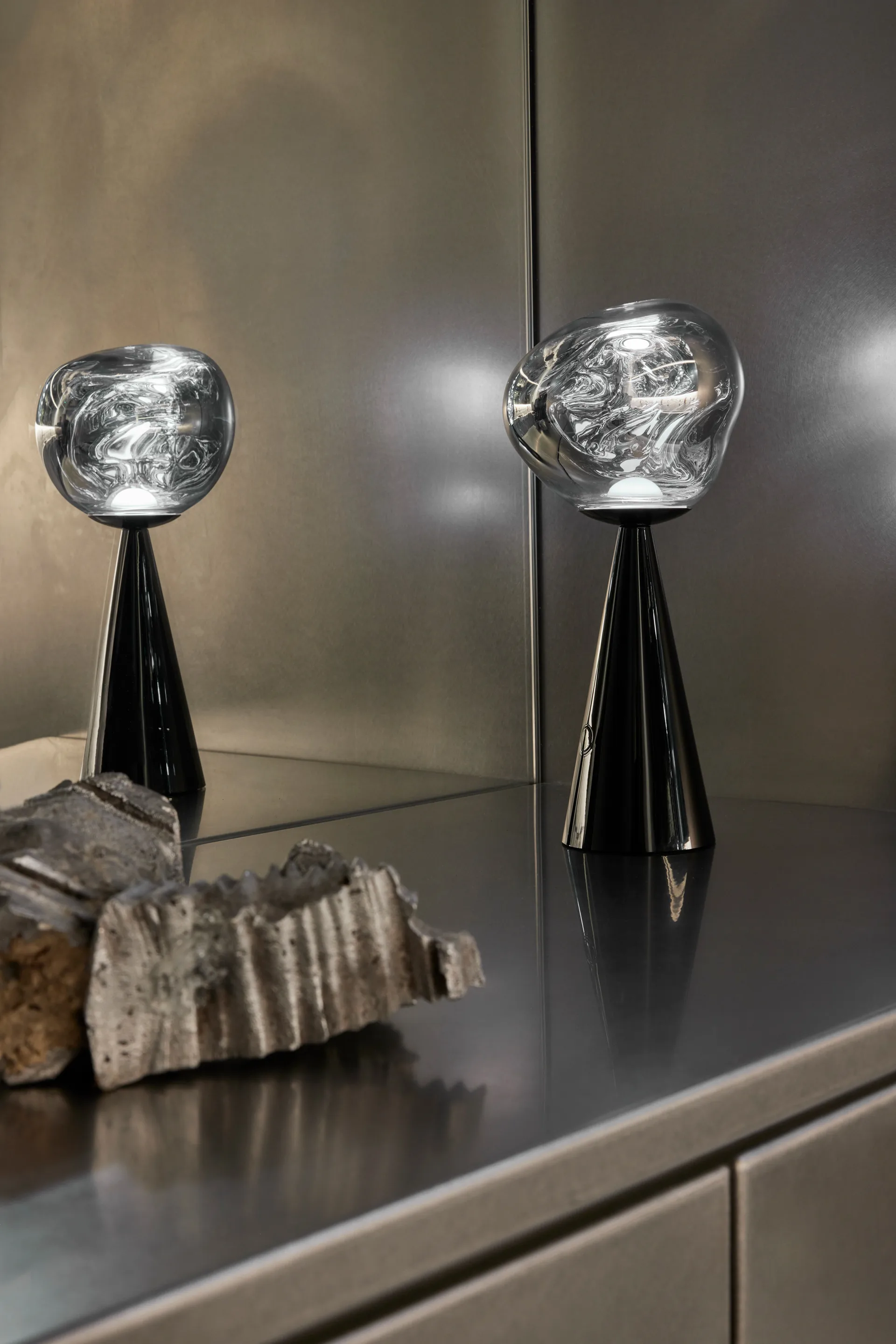 Melt Portable LED -pöytävalaisin 28,5 cm, Musta Tom Dixon