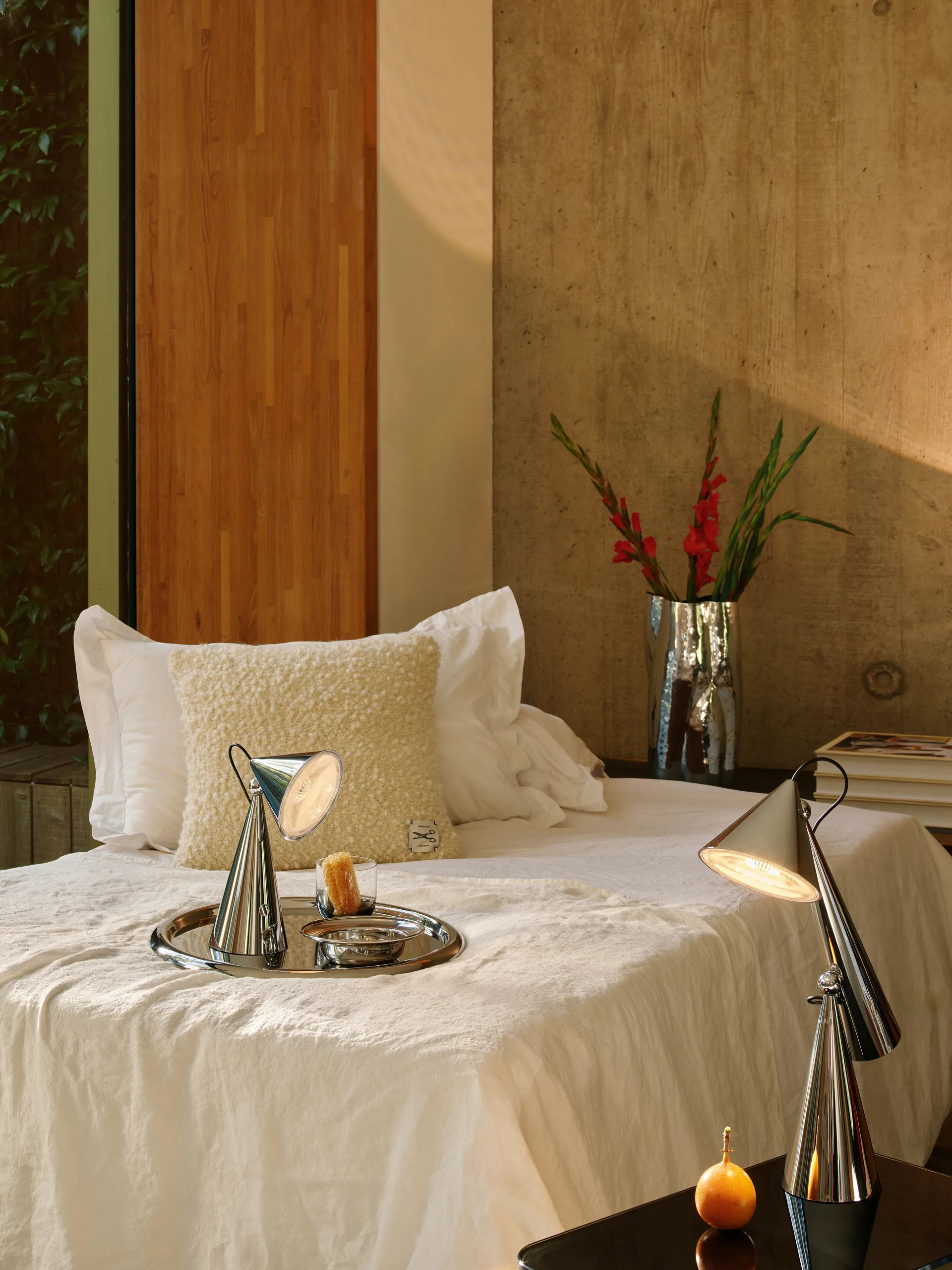 Pose Portable LED pöytävalaisin, Hopea Tom Dixon