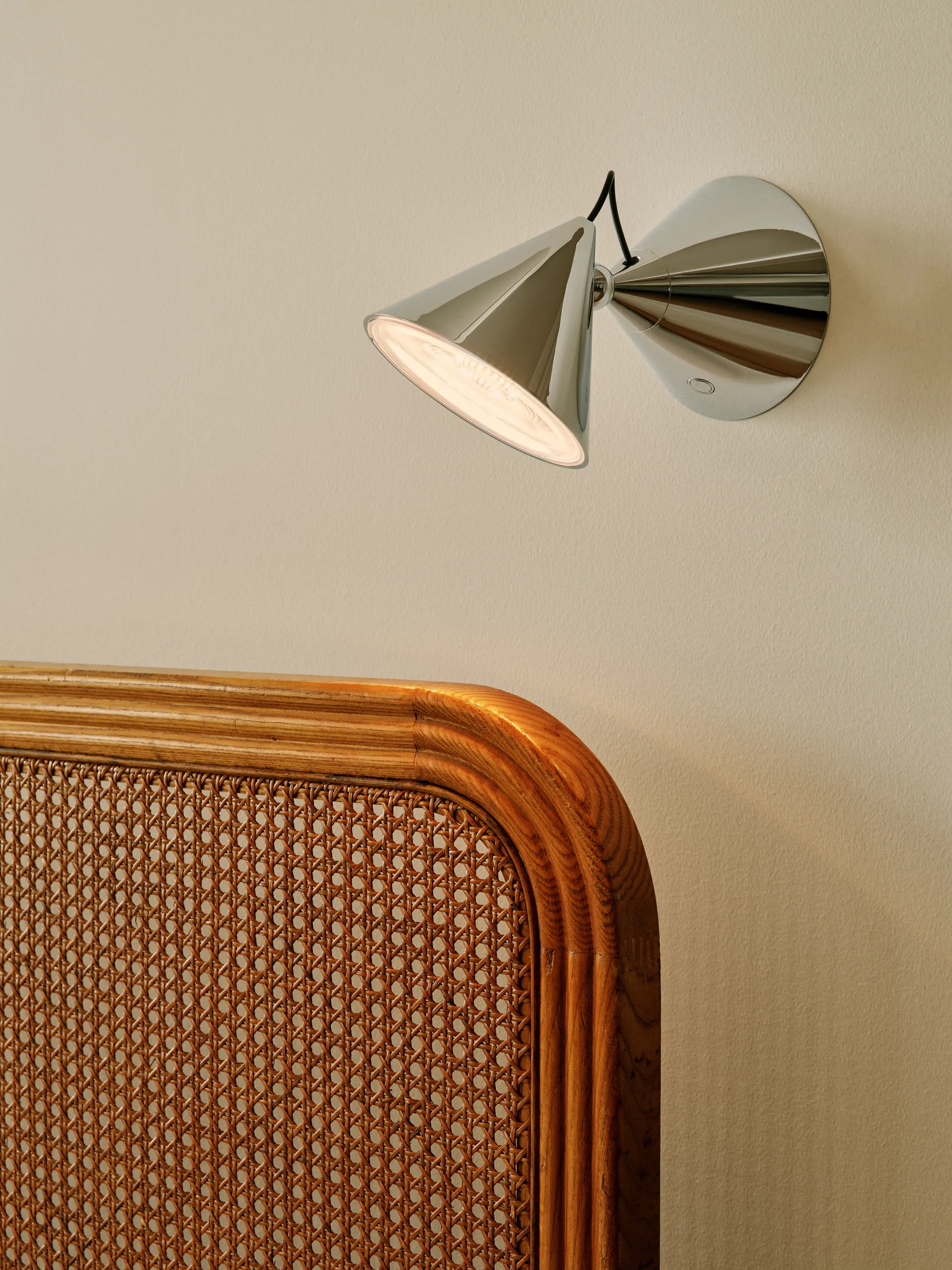 Pose Surface seinälamppu, Hopea Tom Dixon