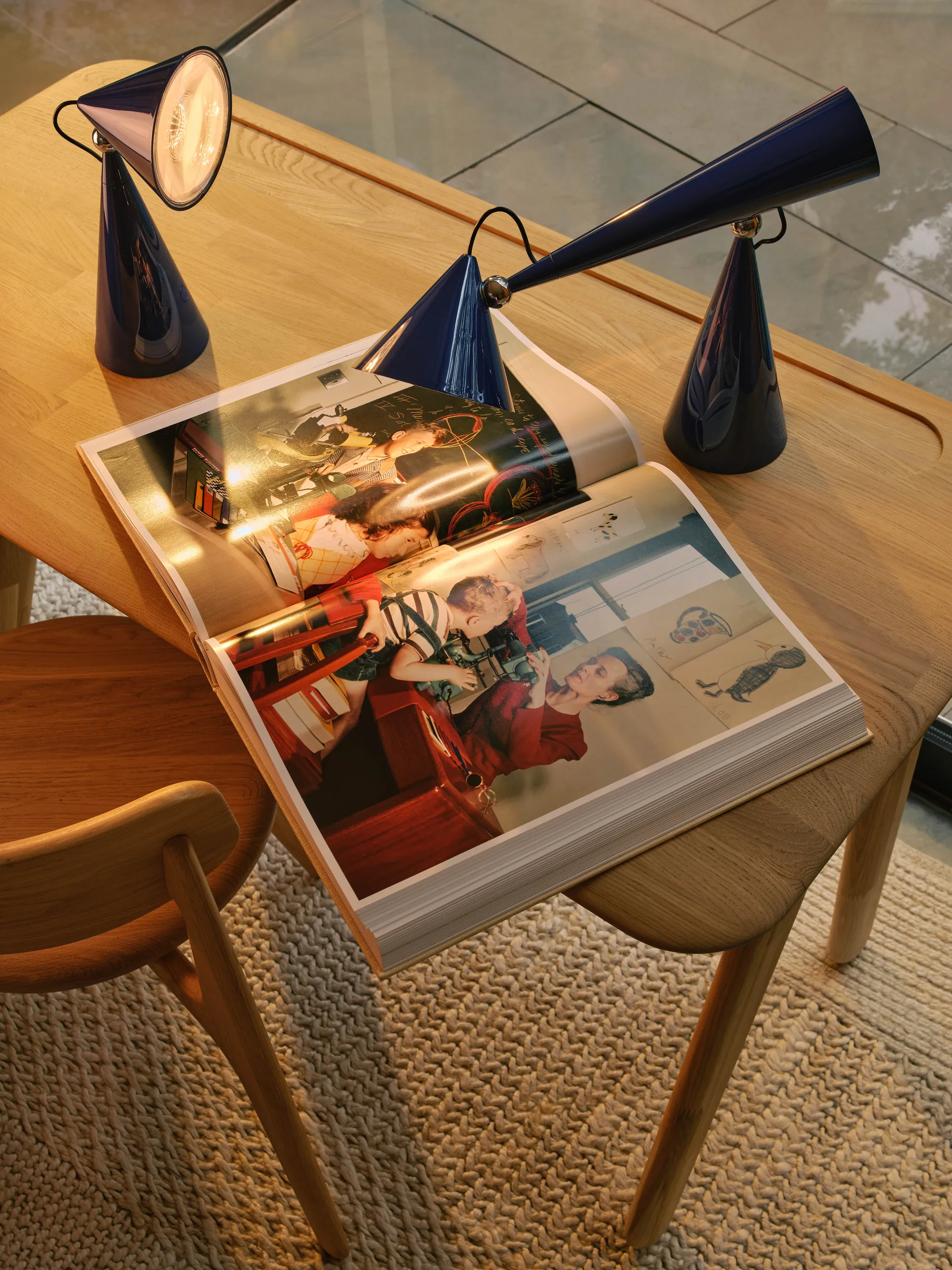 Pose Task LED pöytävalaisin, Indigo Tom Dixon