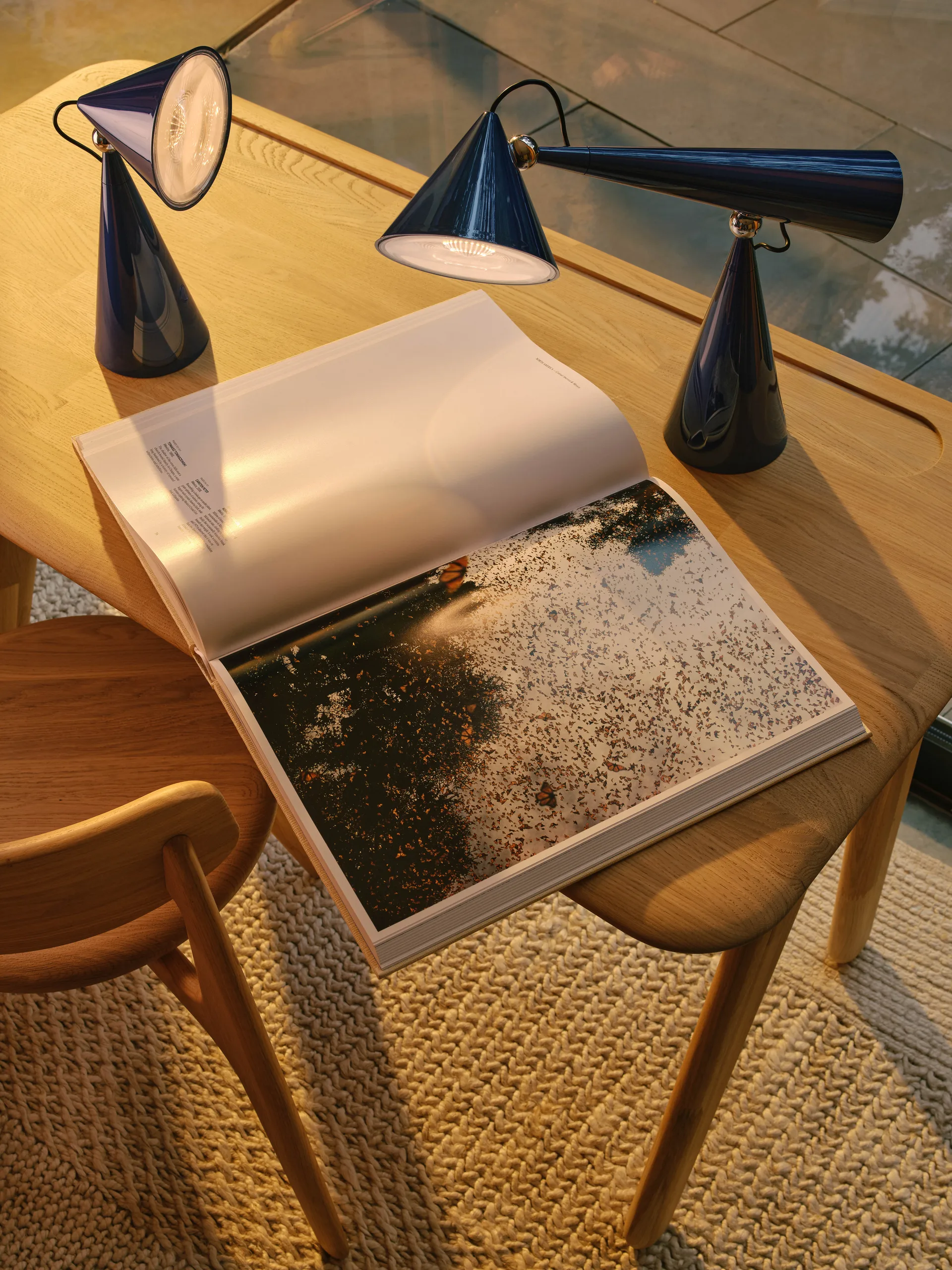 Pose Task LED pöytävalaisin, Indigo Tom Dixon