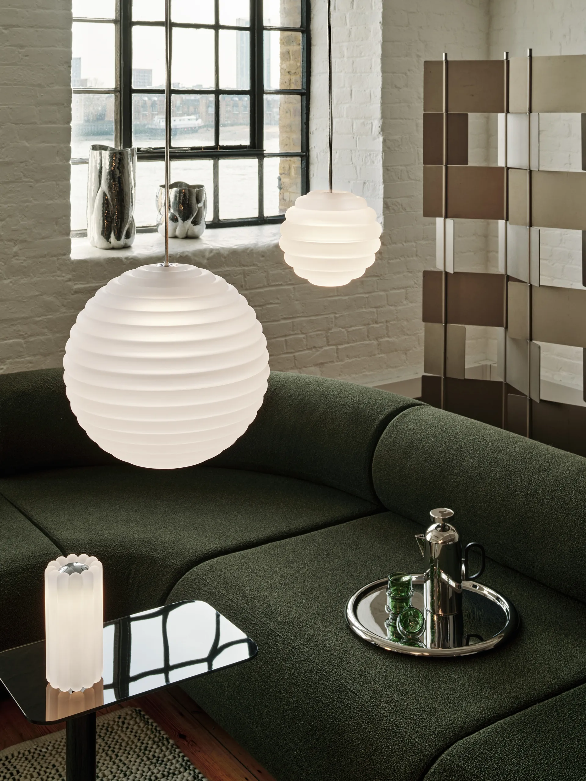 Press Sphere -riippuvalaisin LED Ø30 cm, Huurrettu Tom Dixon