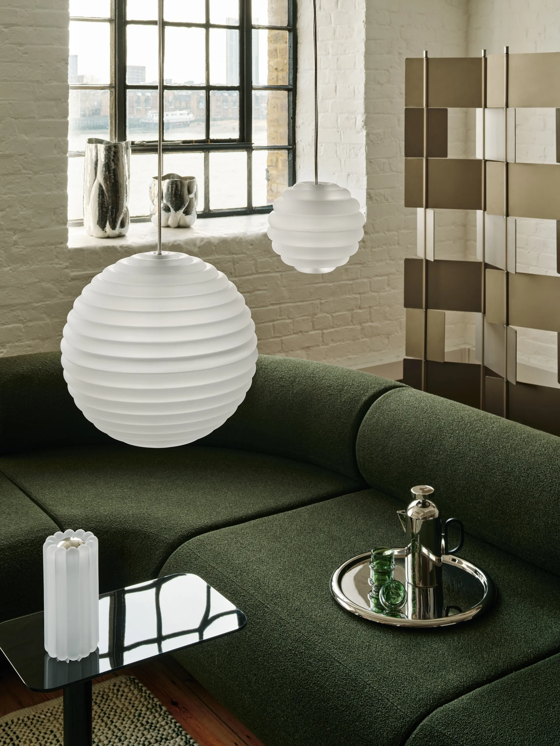 Press Sphere -riippuvalaisin LED Ø30 cm, Huurrettu Tom Dixon