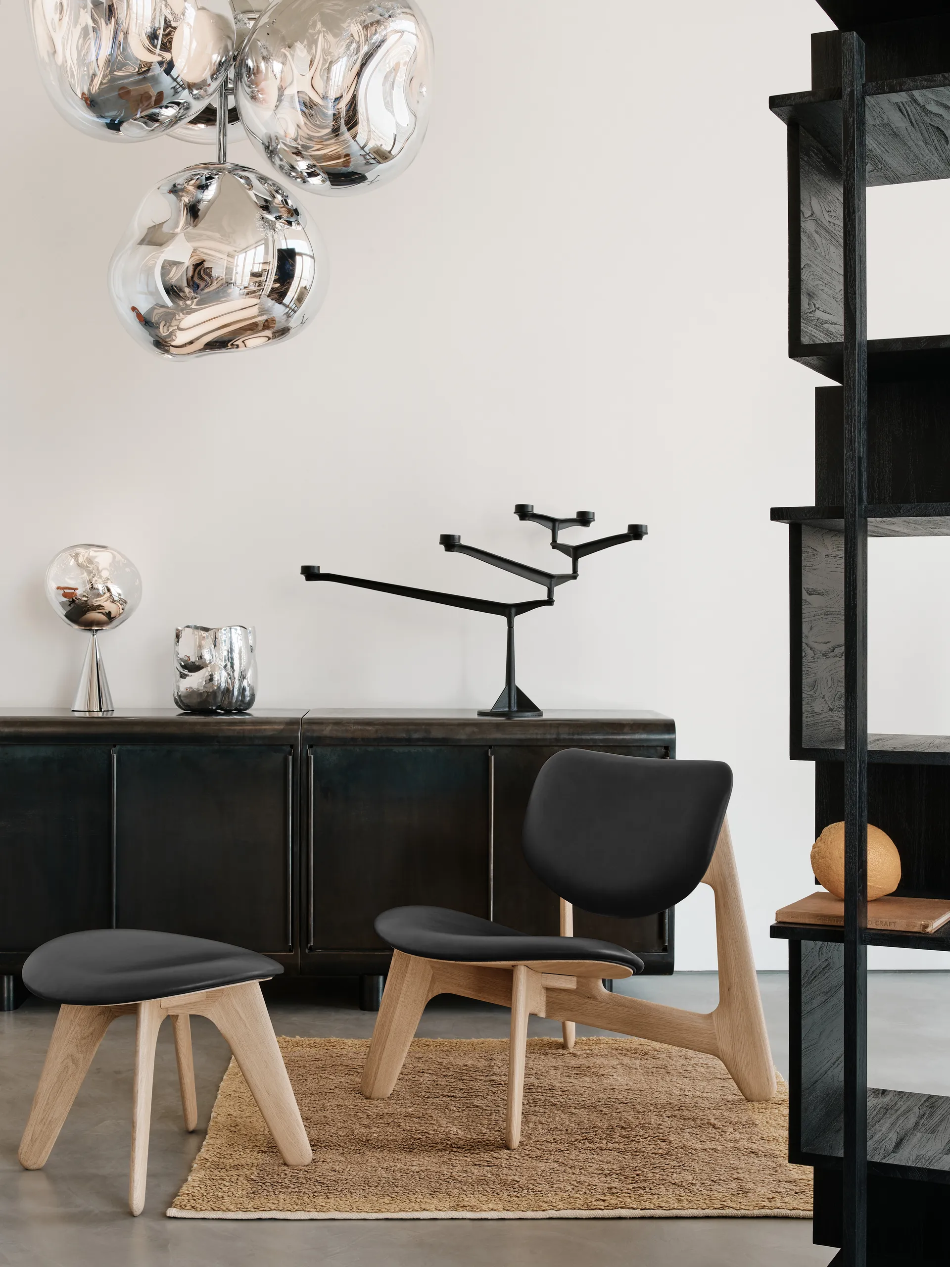 Slab lounge-tuoli verhoiltu istuin, Natural oak-black leather Tom Dixon